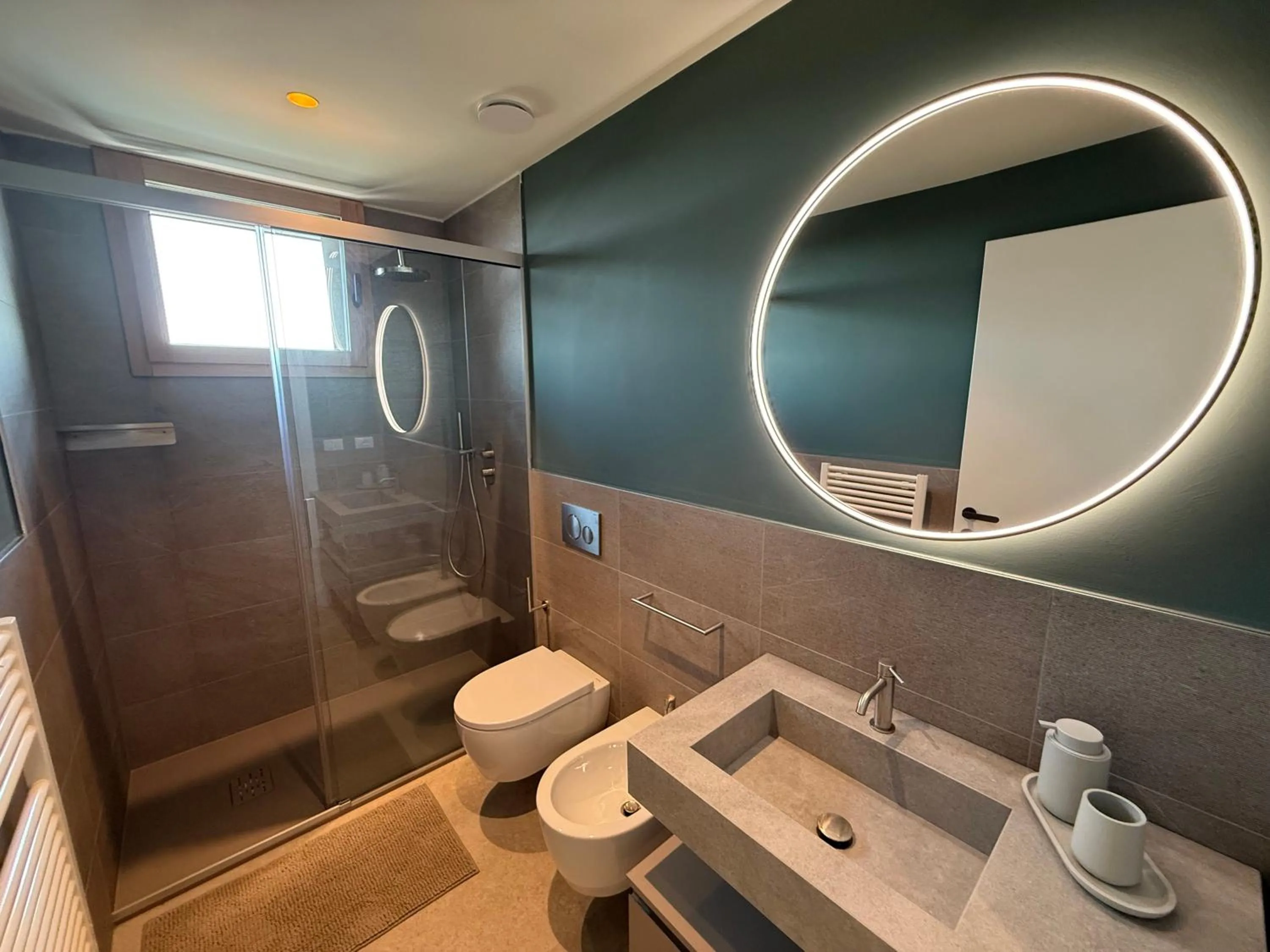 Shower in Hotel Paris Resort