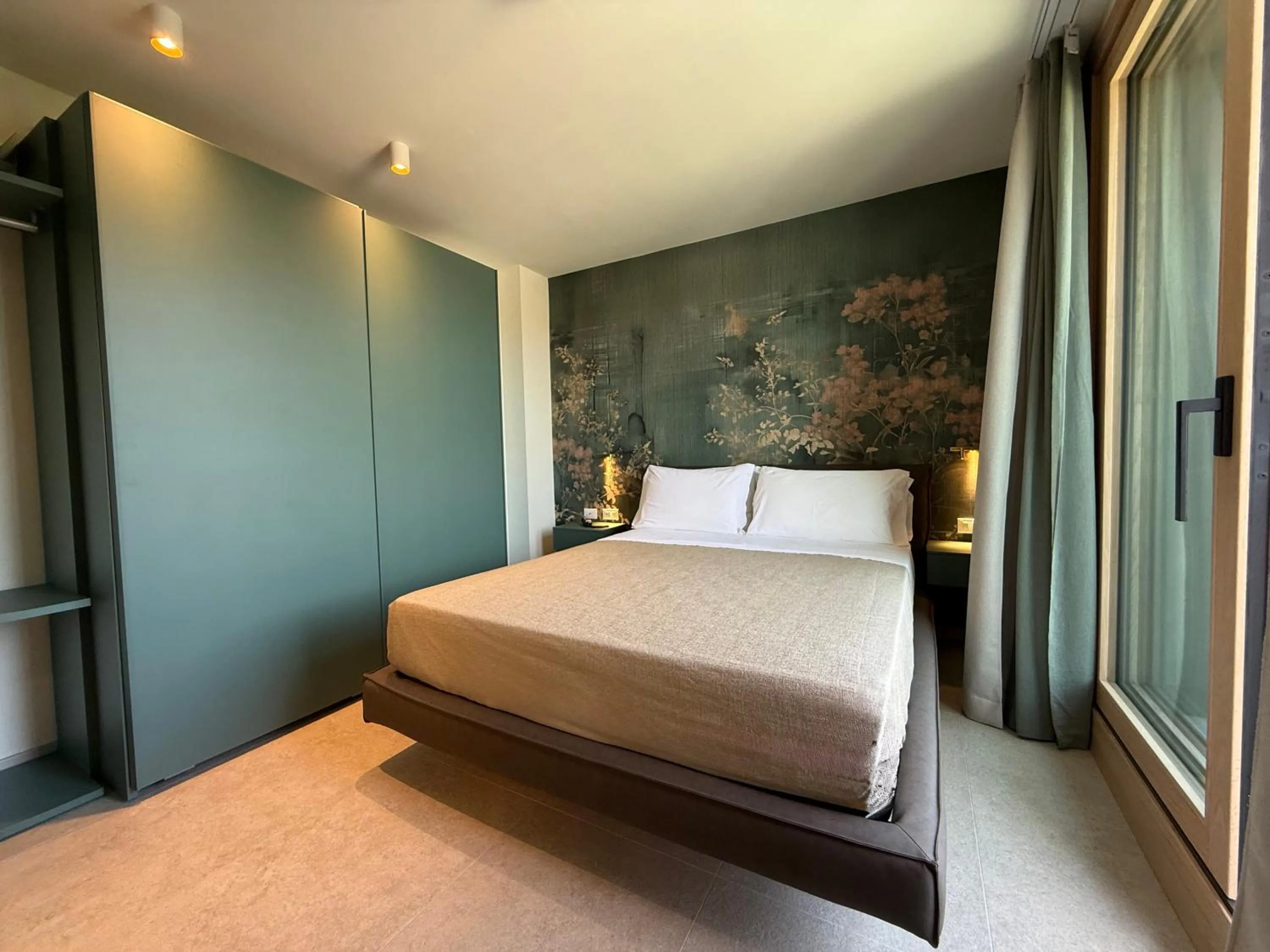 Bed in Hotel Paris Resort