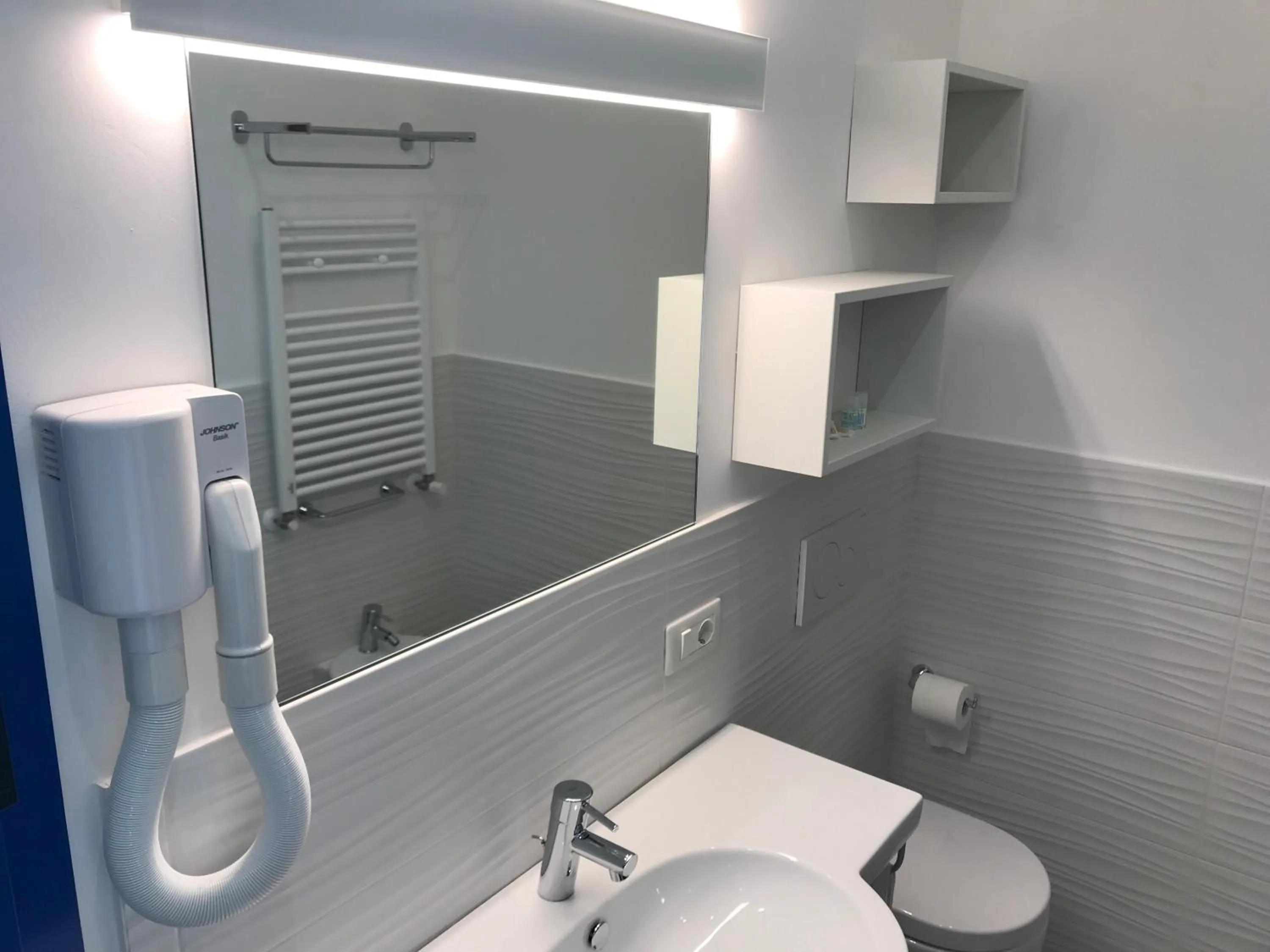 Toilet in Hotel Paris Resort