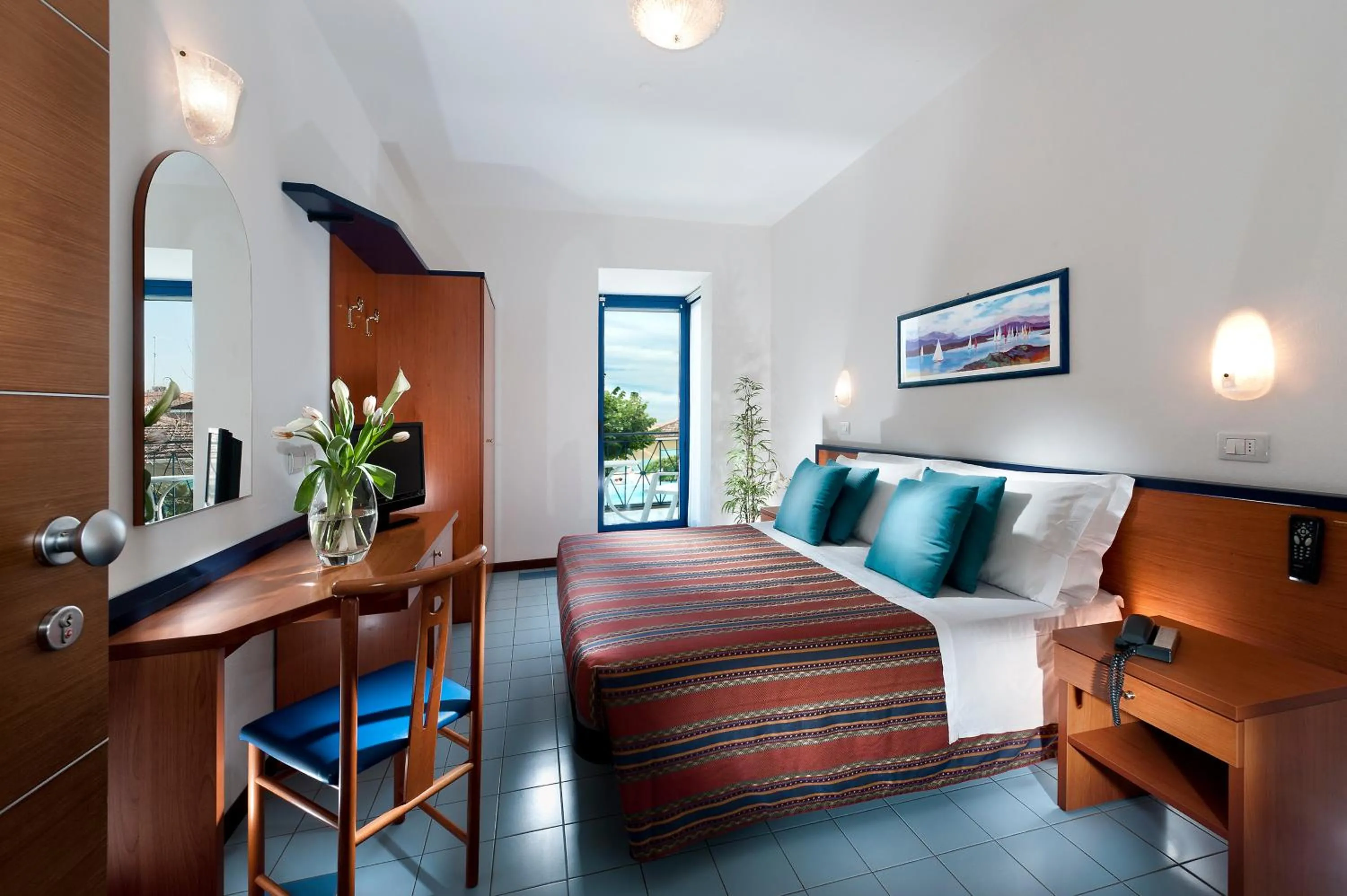Photo of the whole room, Bed in Hotel Paris Resort