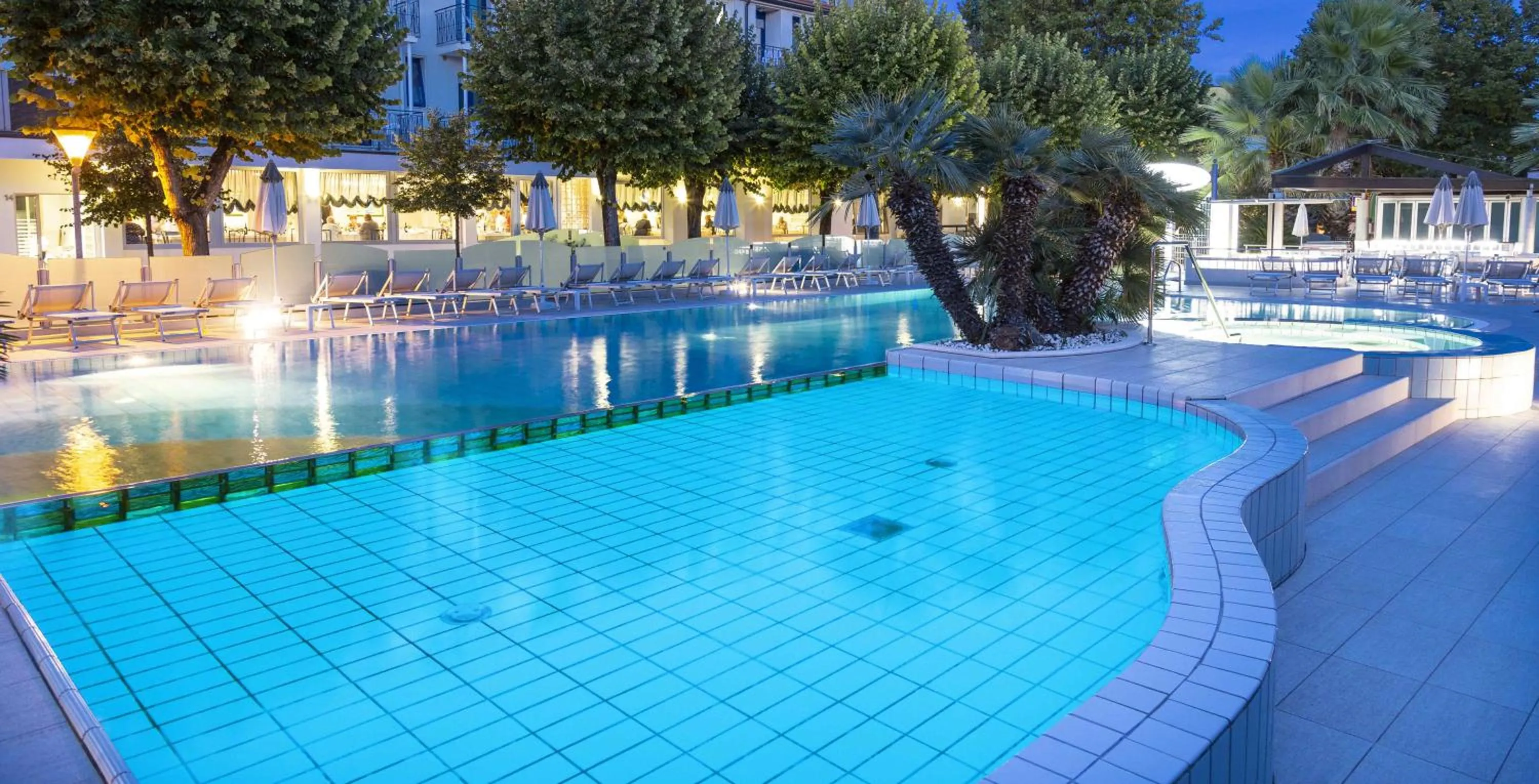 Pool view in Hotel Paris Resort