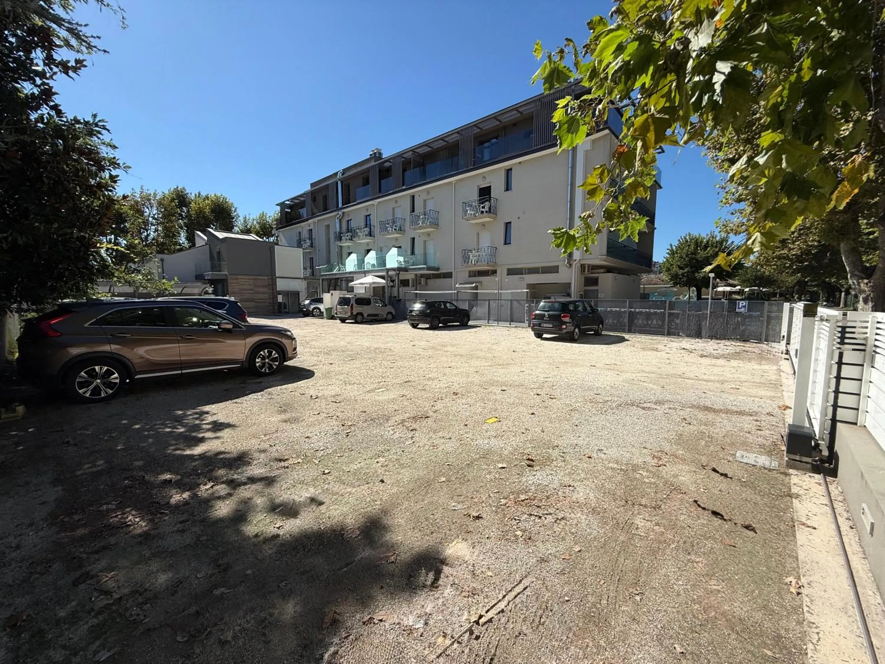 Property building in Hotel Paris Resort