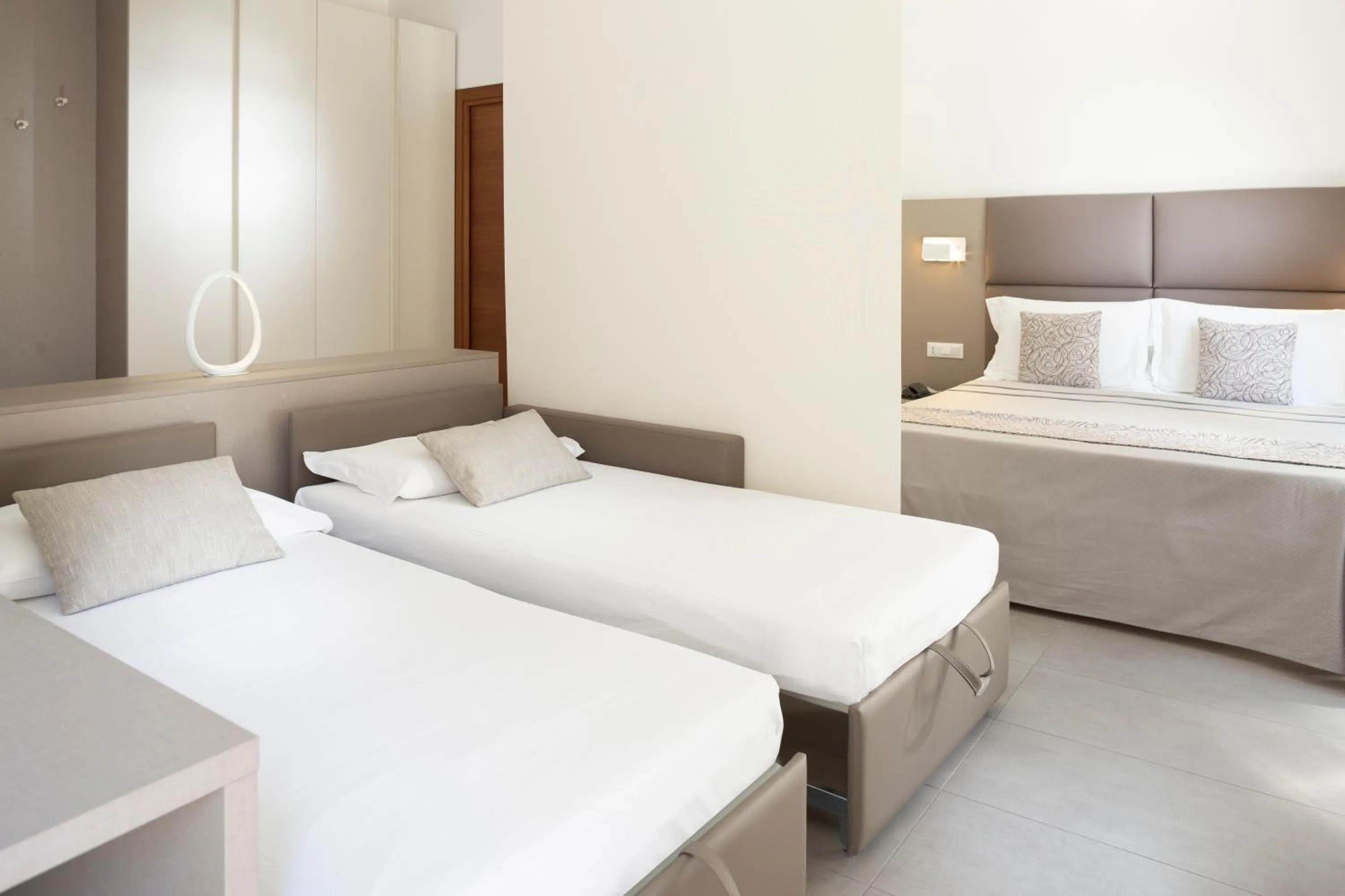 Bed in Hotel Paris Resort