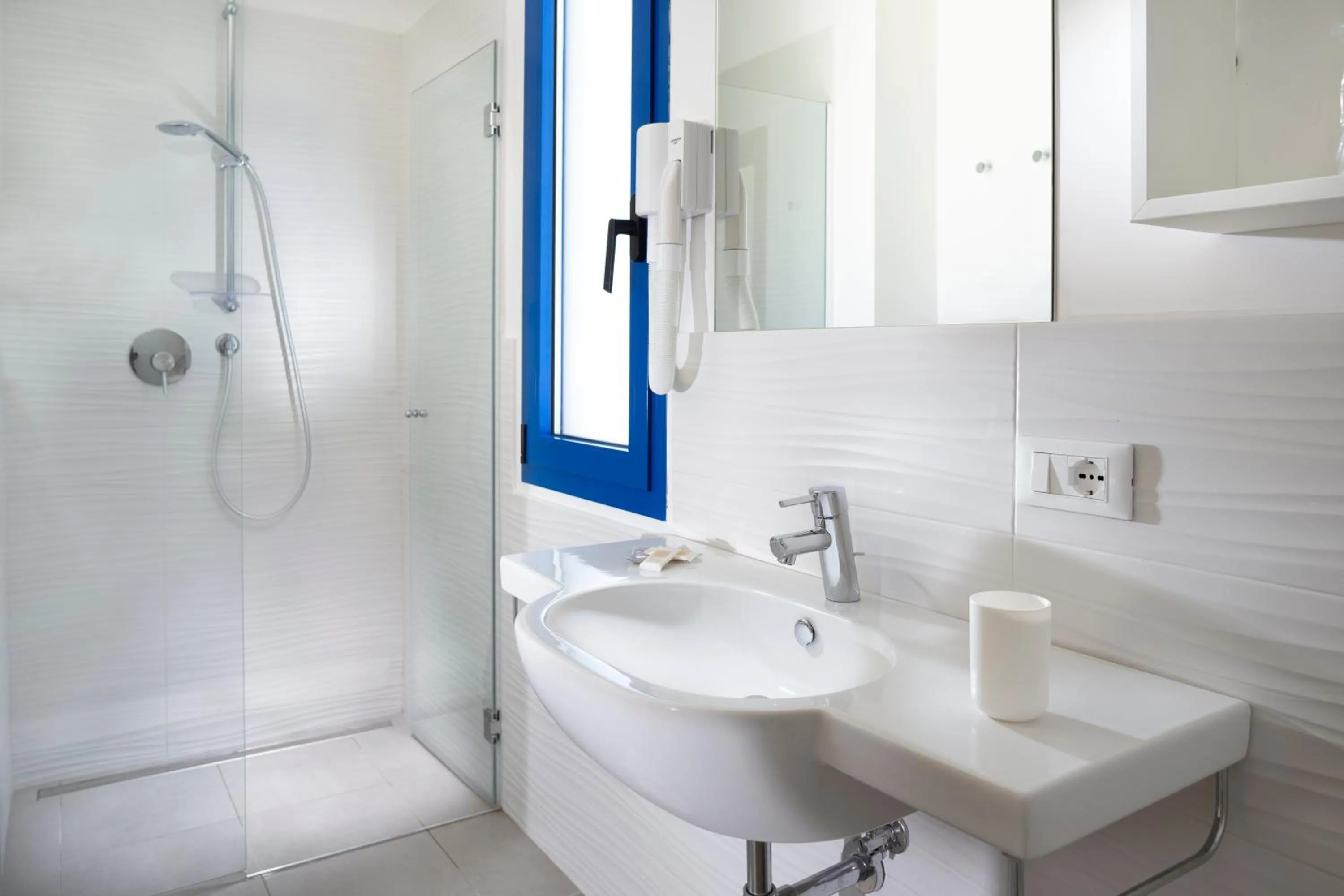 Bathroom in Hotel Paris Resort