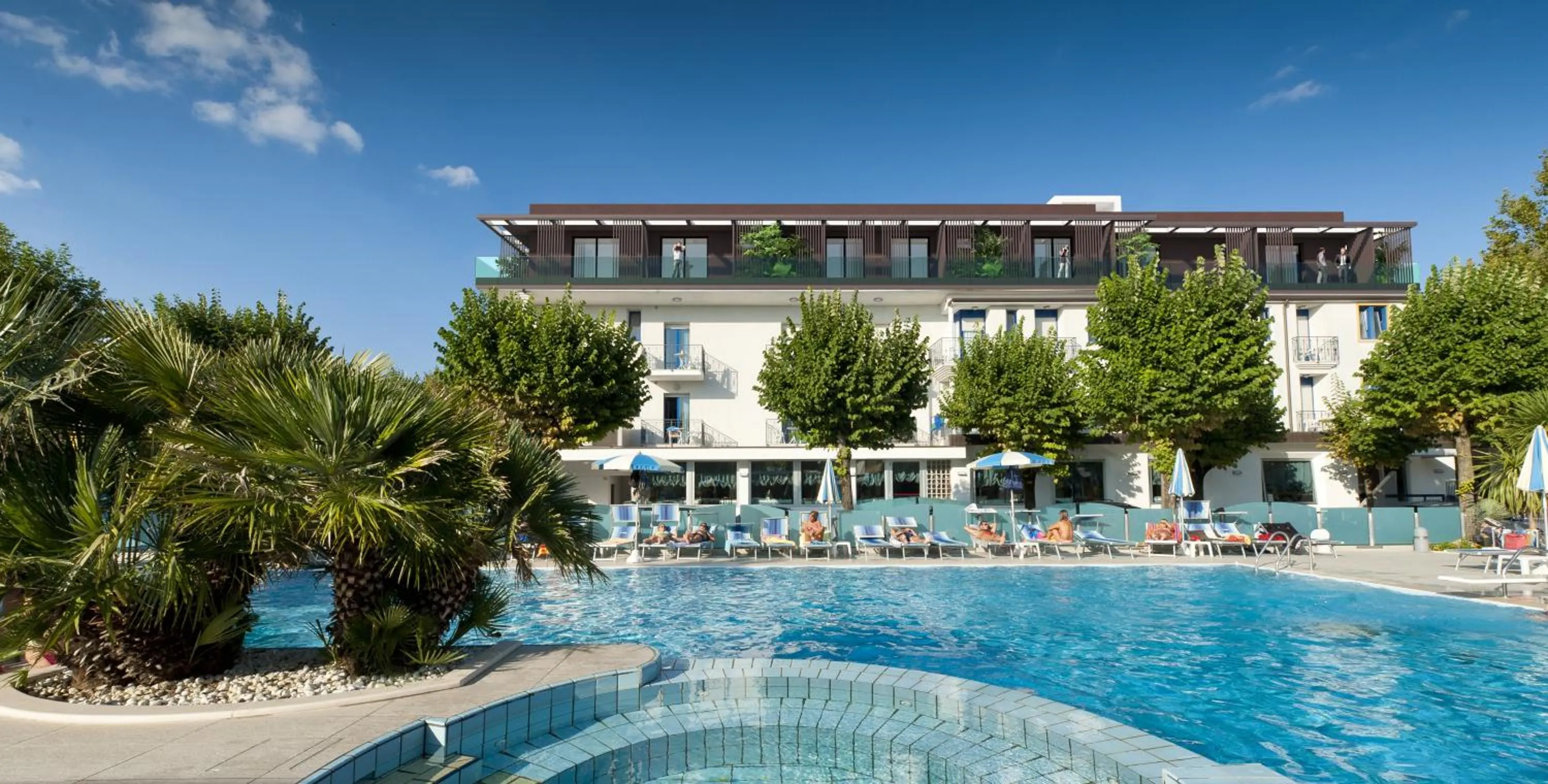 Property building in Hotel Paris Resort