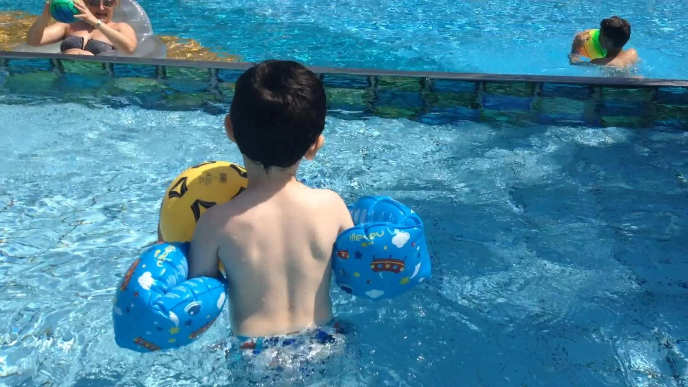 Swimming pool in Hotel Paris Resort