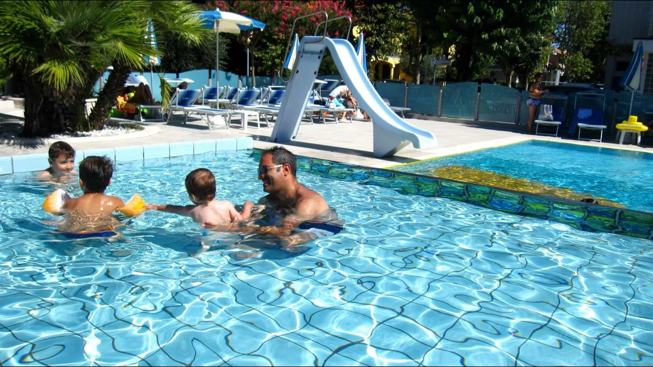 Swimming pool in Hotel Paris Resort