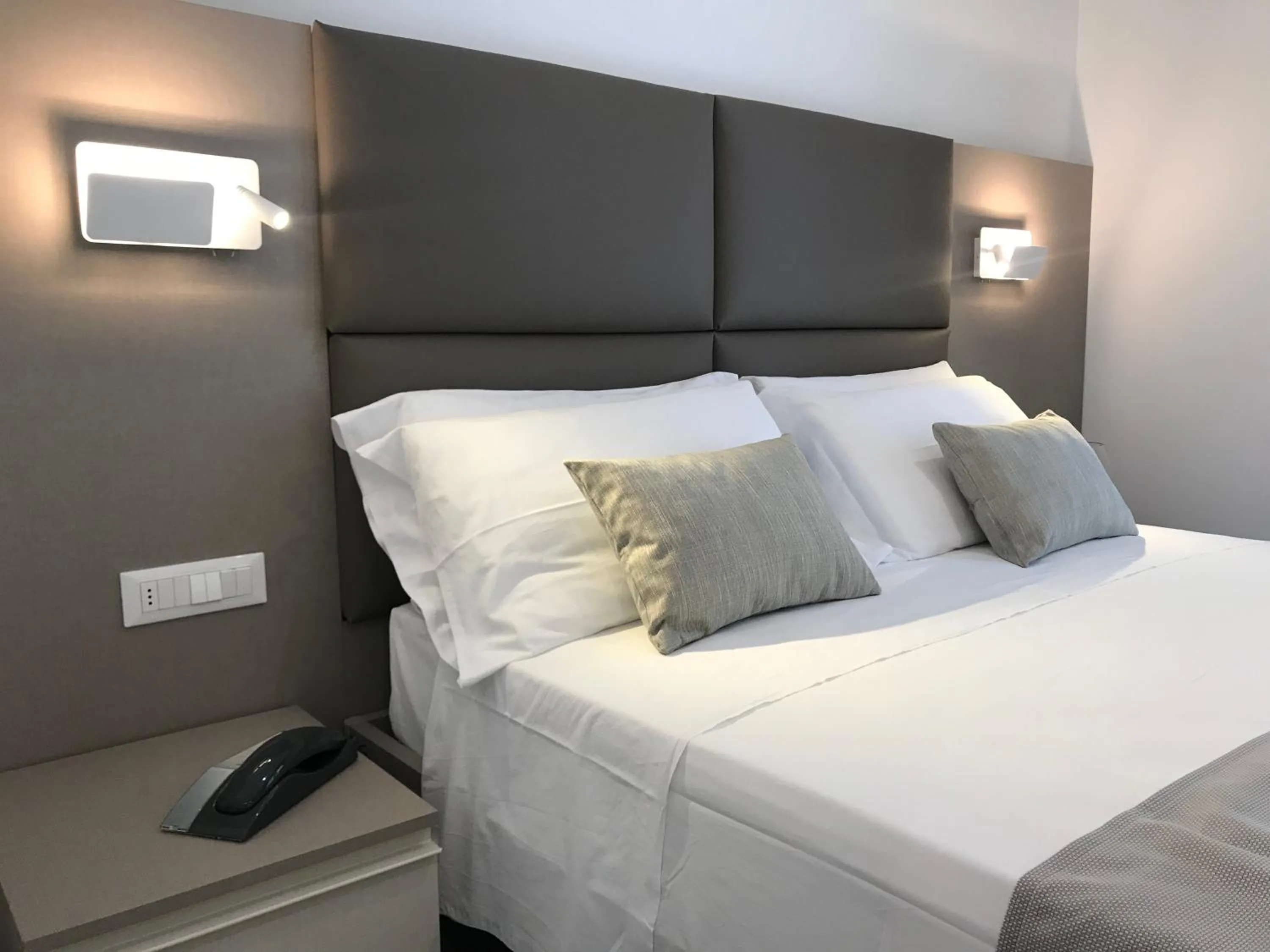 Bedroom, Bed in Hotel Paris Resort