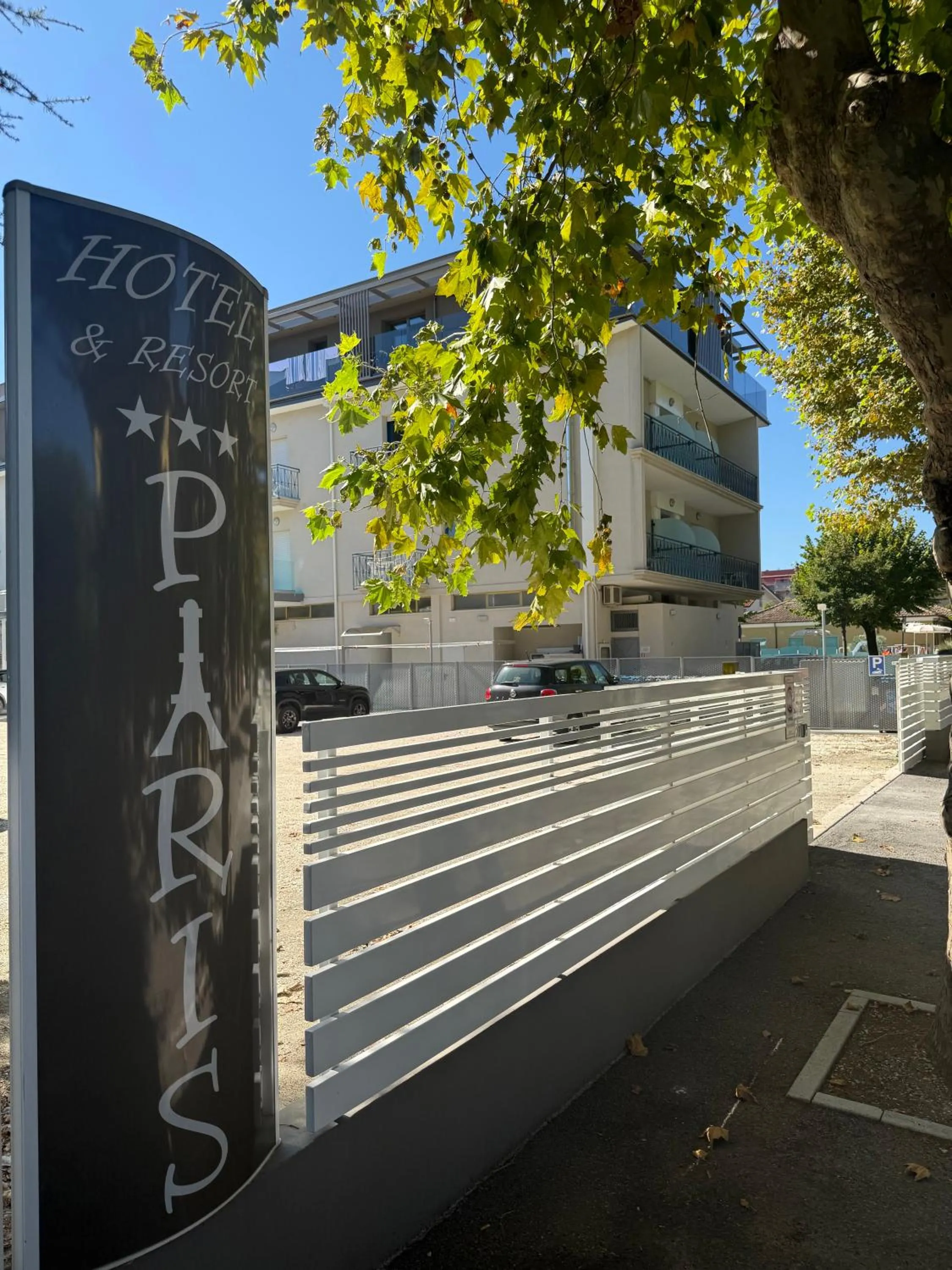 Property building in Hotel Paris Resort