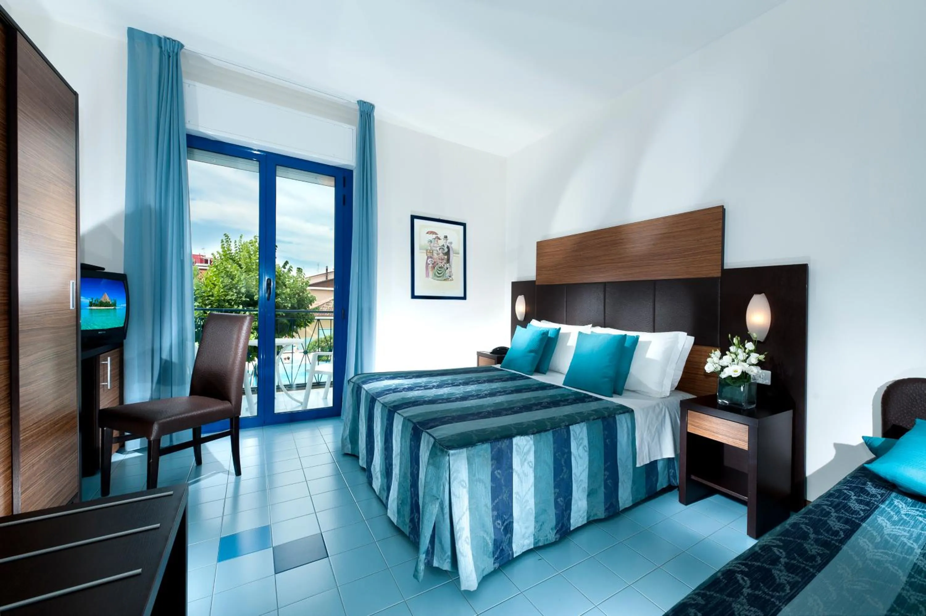 Photo of the whole room, Bed in Hotel Paris Resort