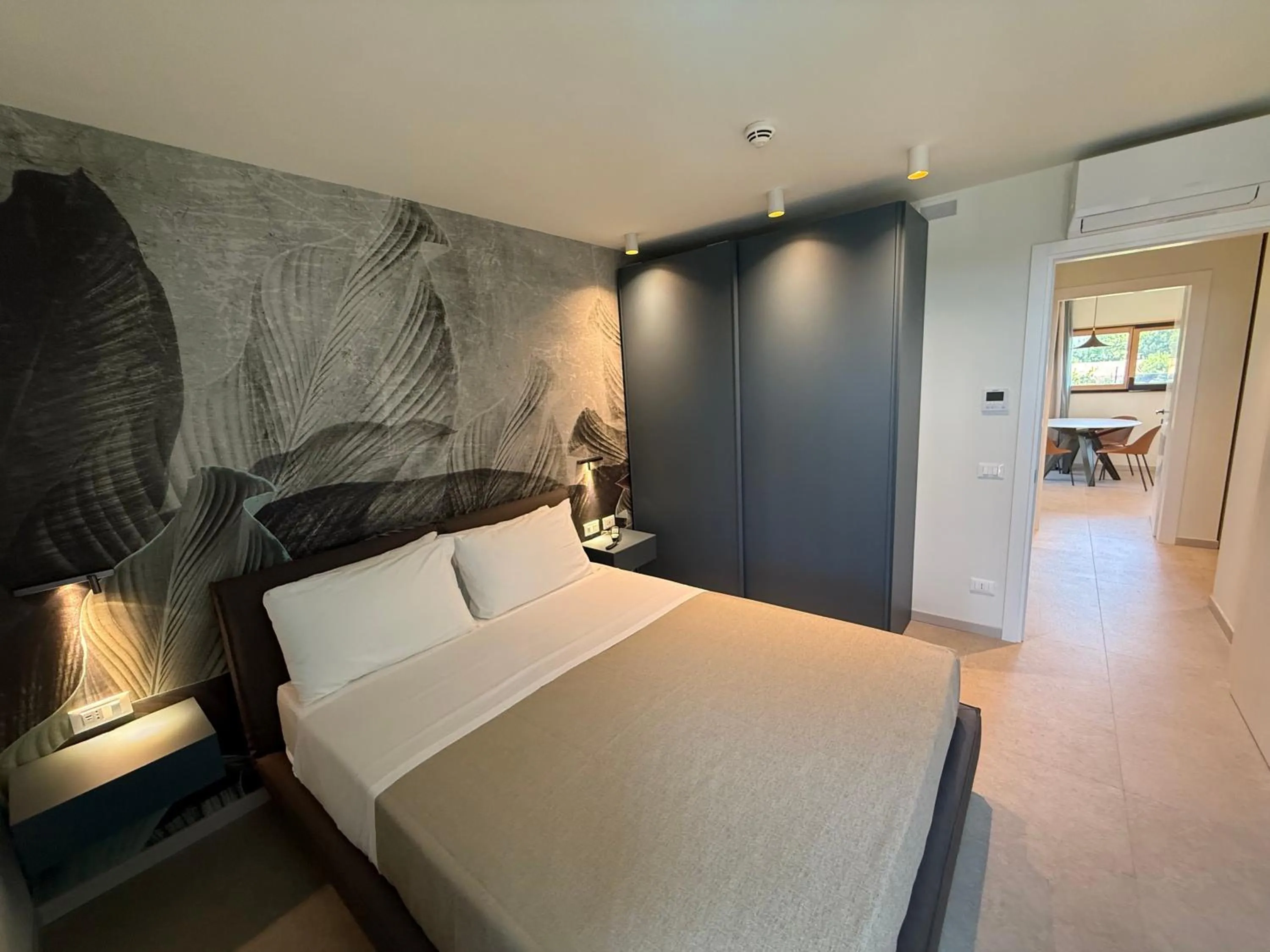 Bedroom, Bed in Hotel Paris Resort