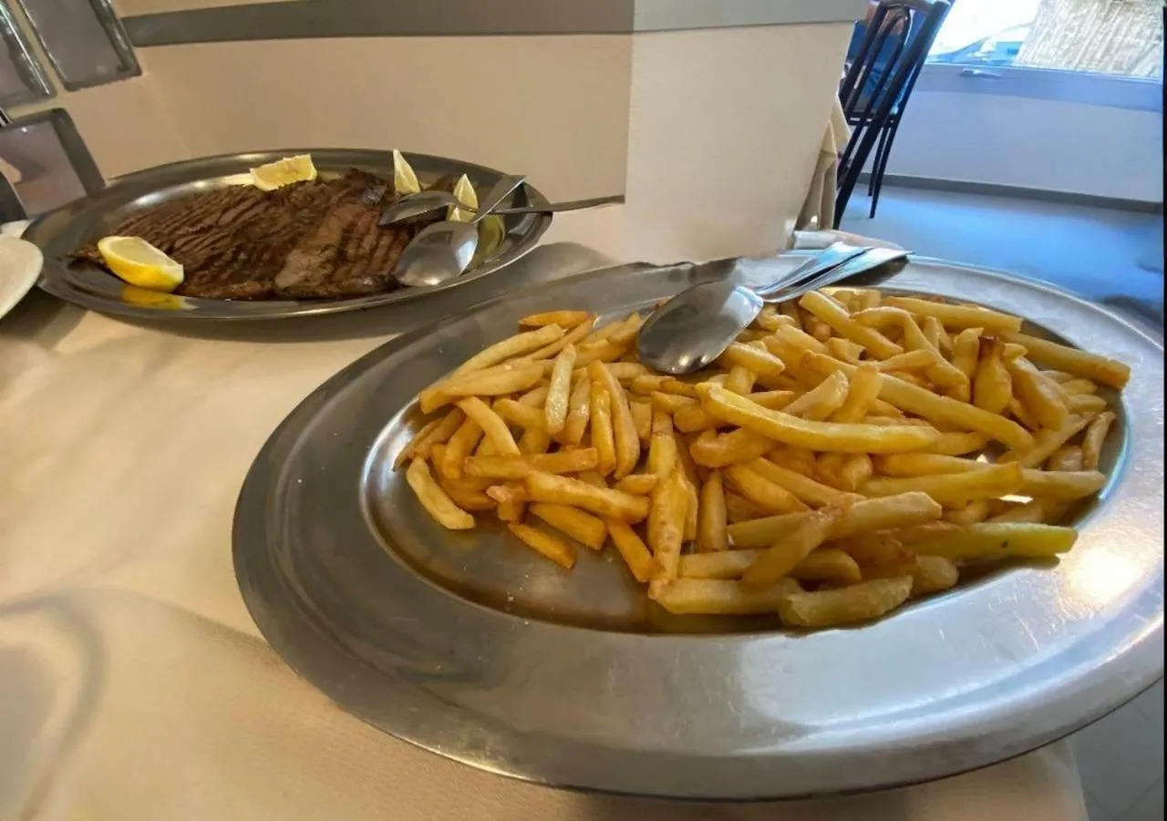 Restaurant/places to eat in Hotel Paris Resort