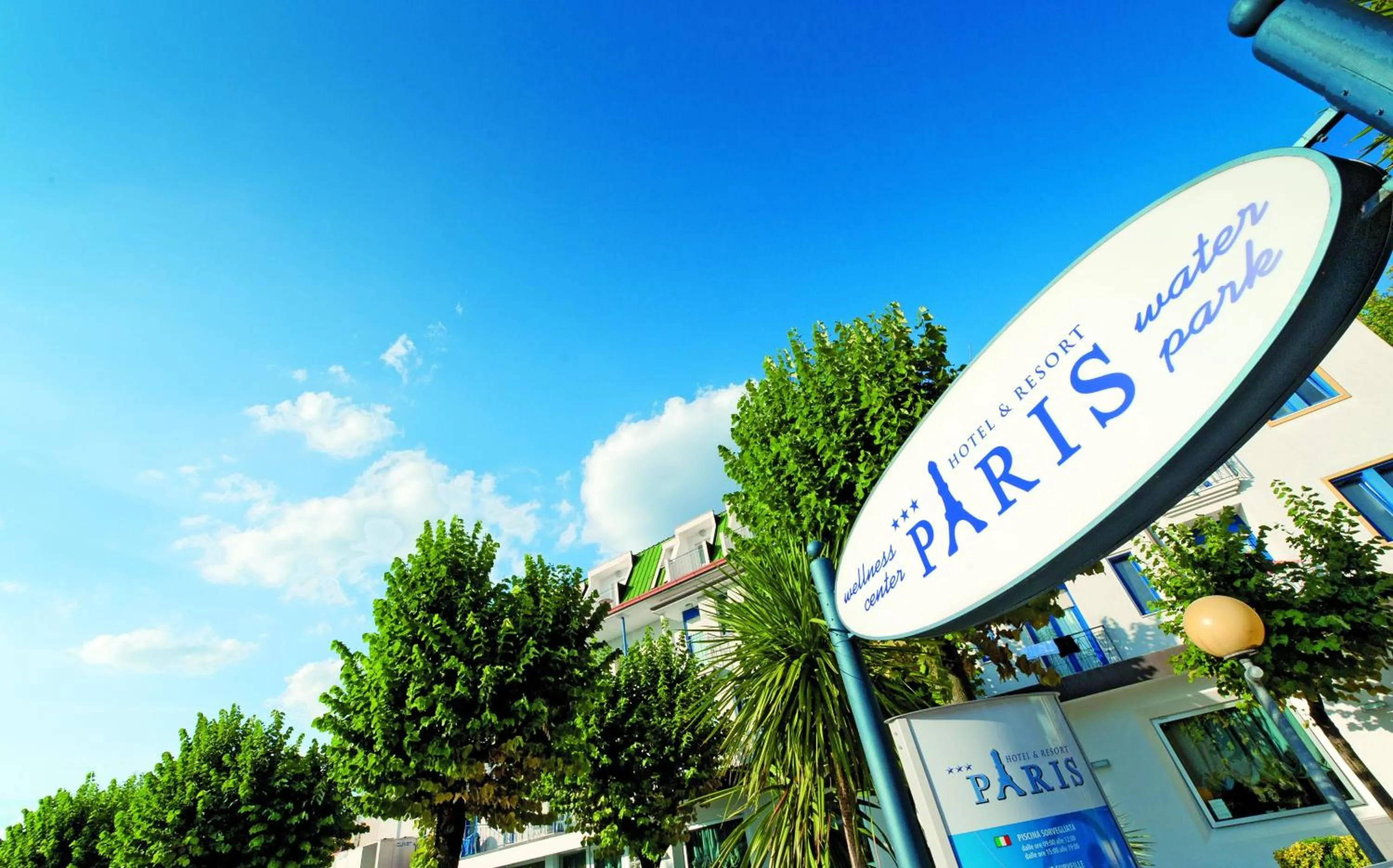 Facade/entrance in Hotel Paris Resort