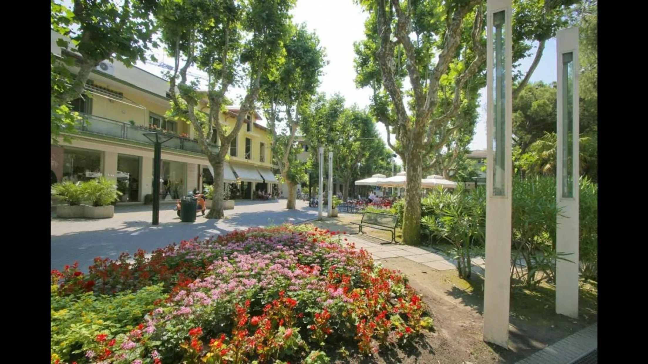 Nearby landmark in Hotel Paris Resort