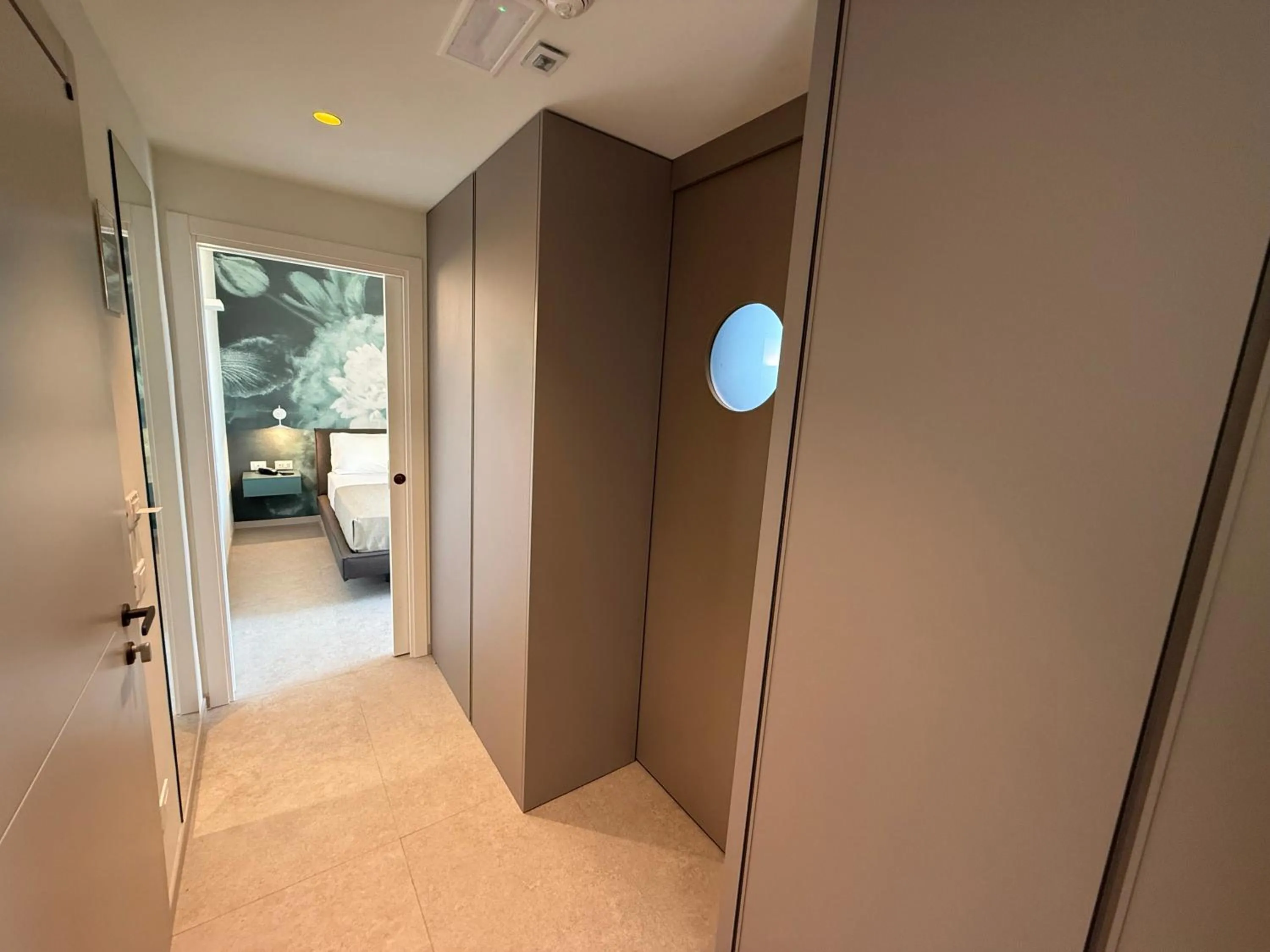 wardrobe in Hotel Paris Resort