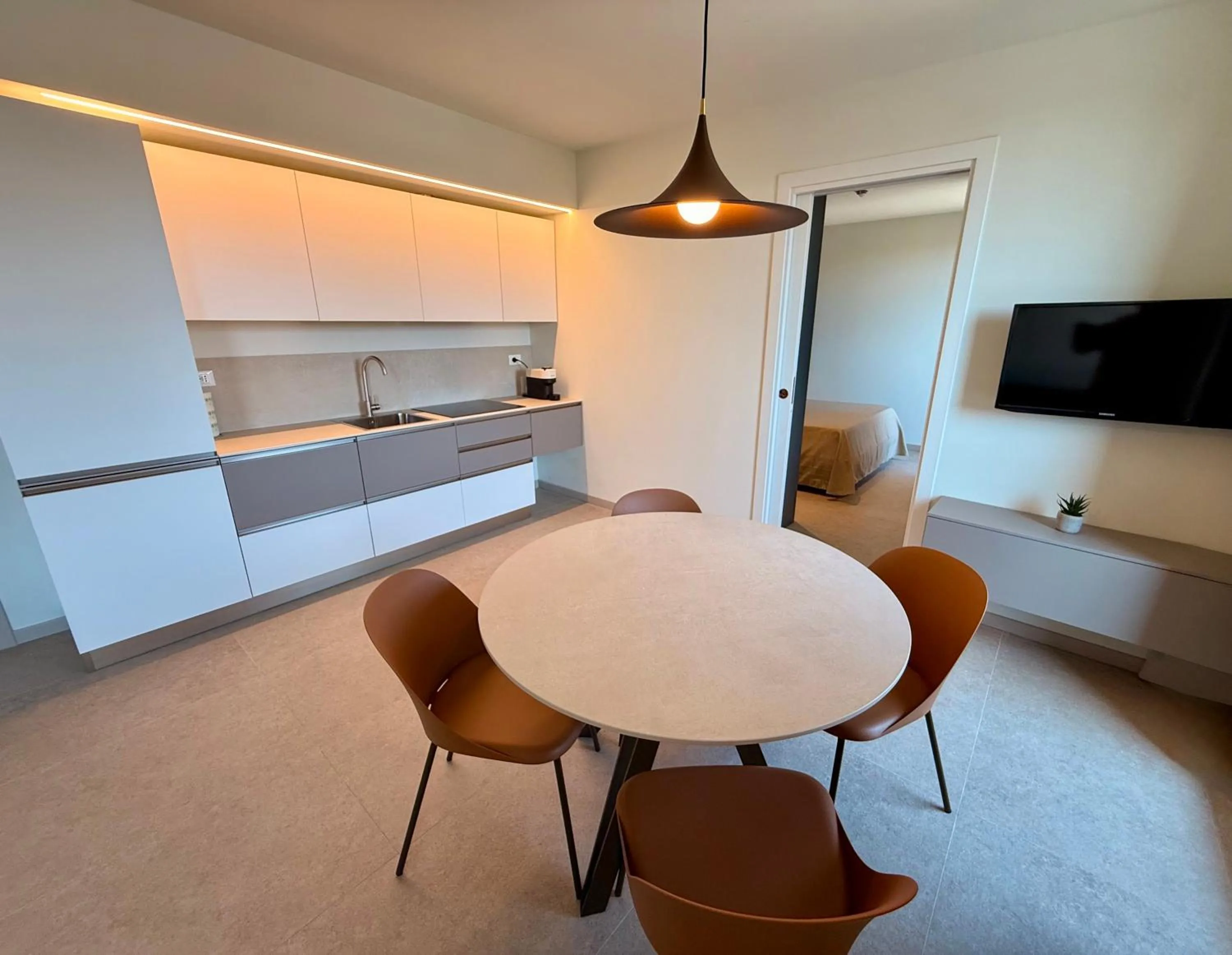 Communal lounge/ TV room in Hotel Paris Resort