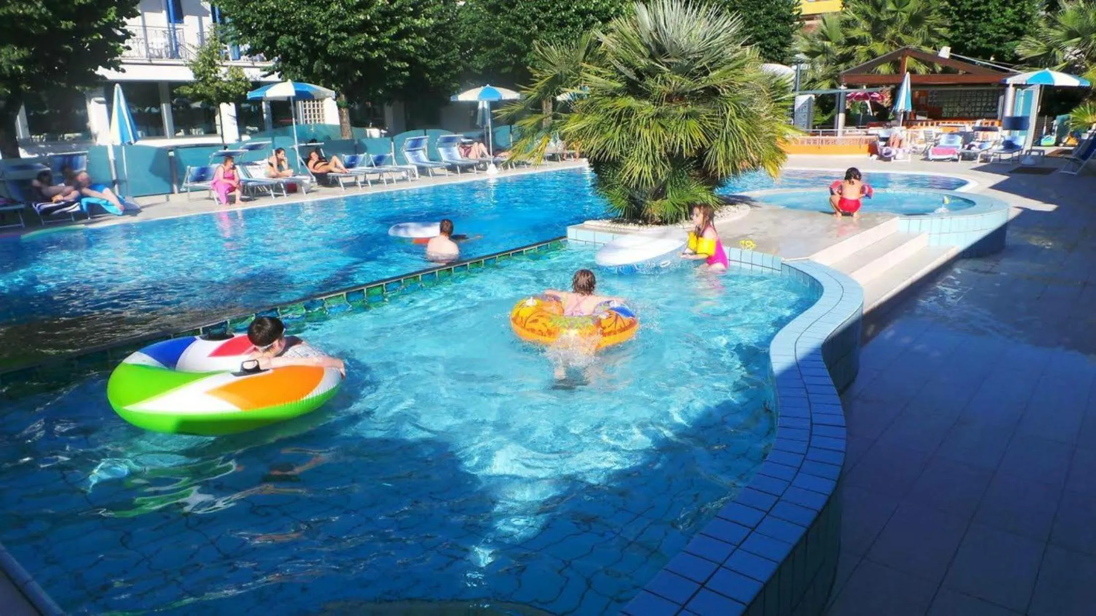 Swimming pool in Hotel Paris Resort