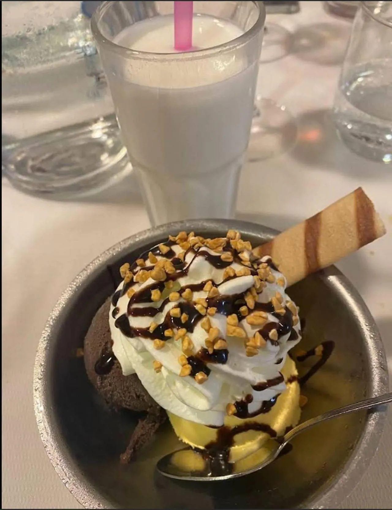 Restaurant/places to eat in Hotel Paris Resort
