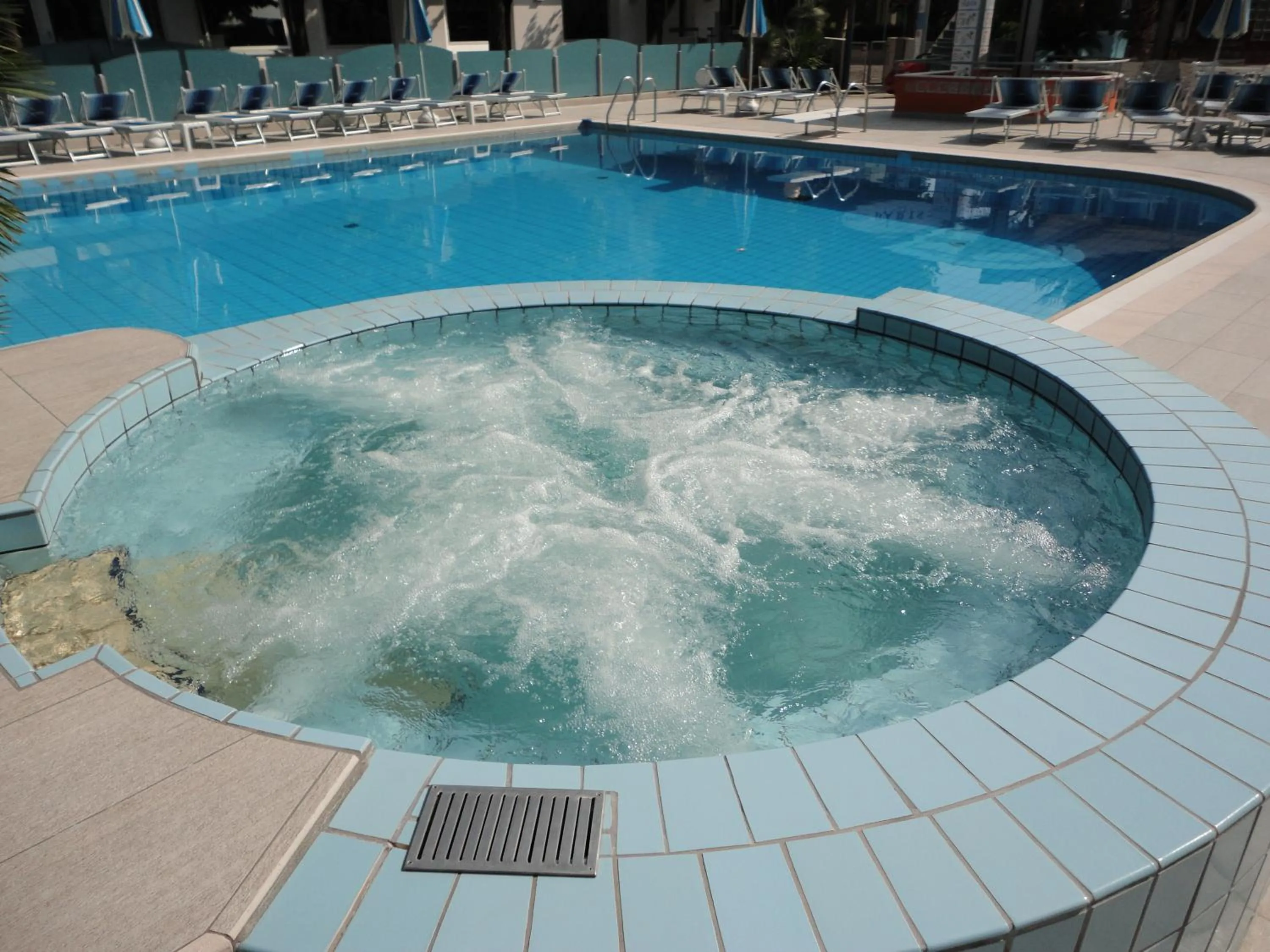 Hot Tub in Hotel Paris Resort