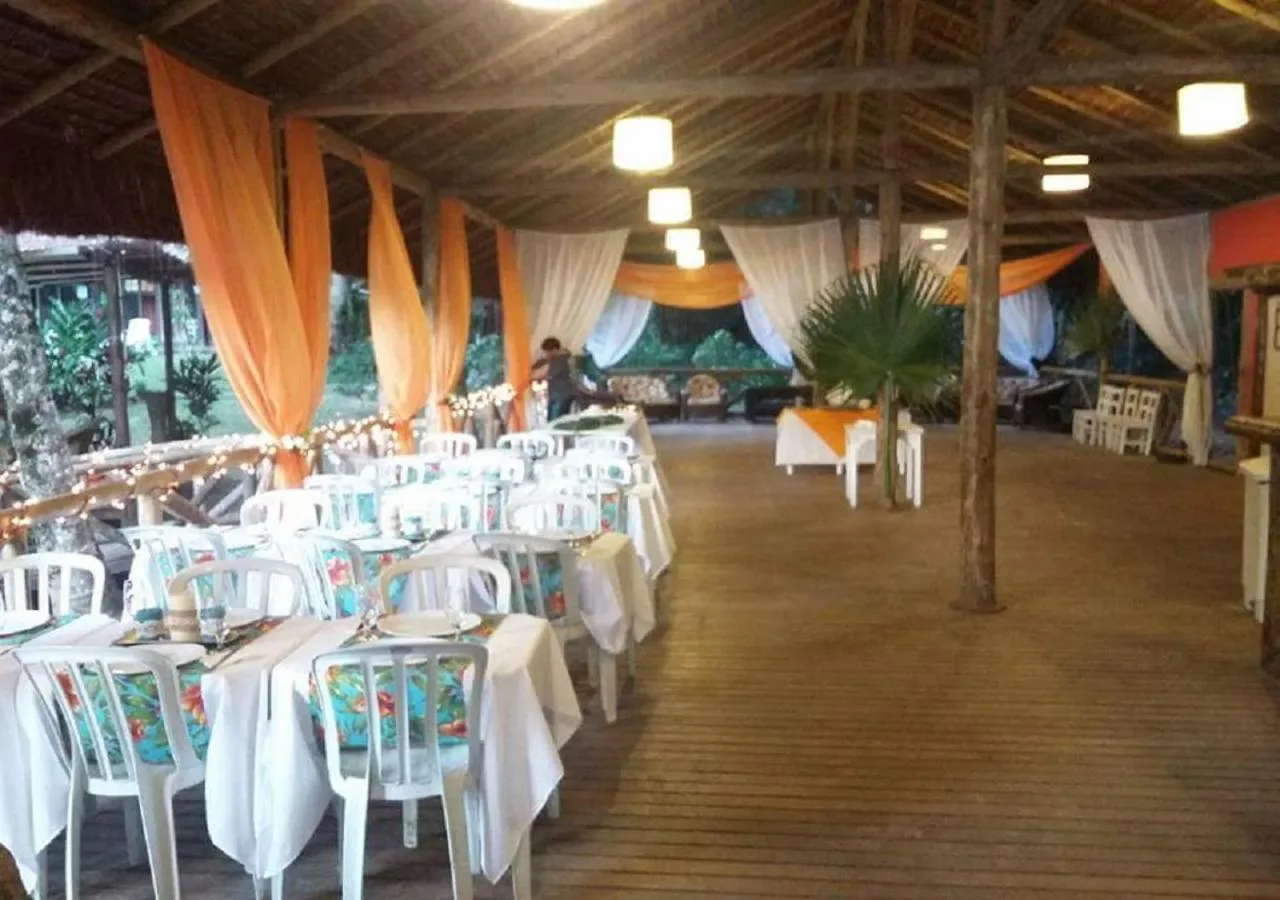 Restaurant/places to eat in Praia da Crena
