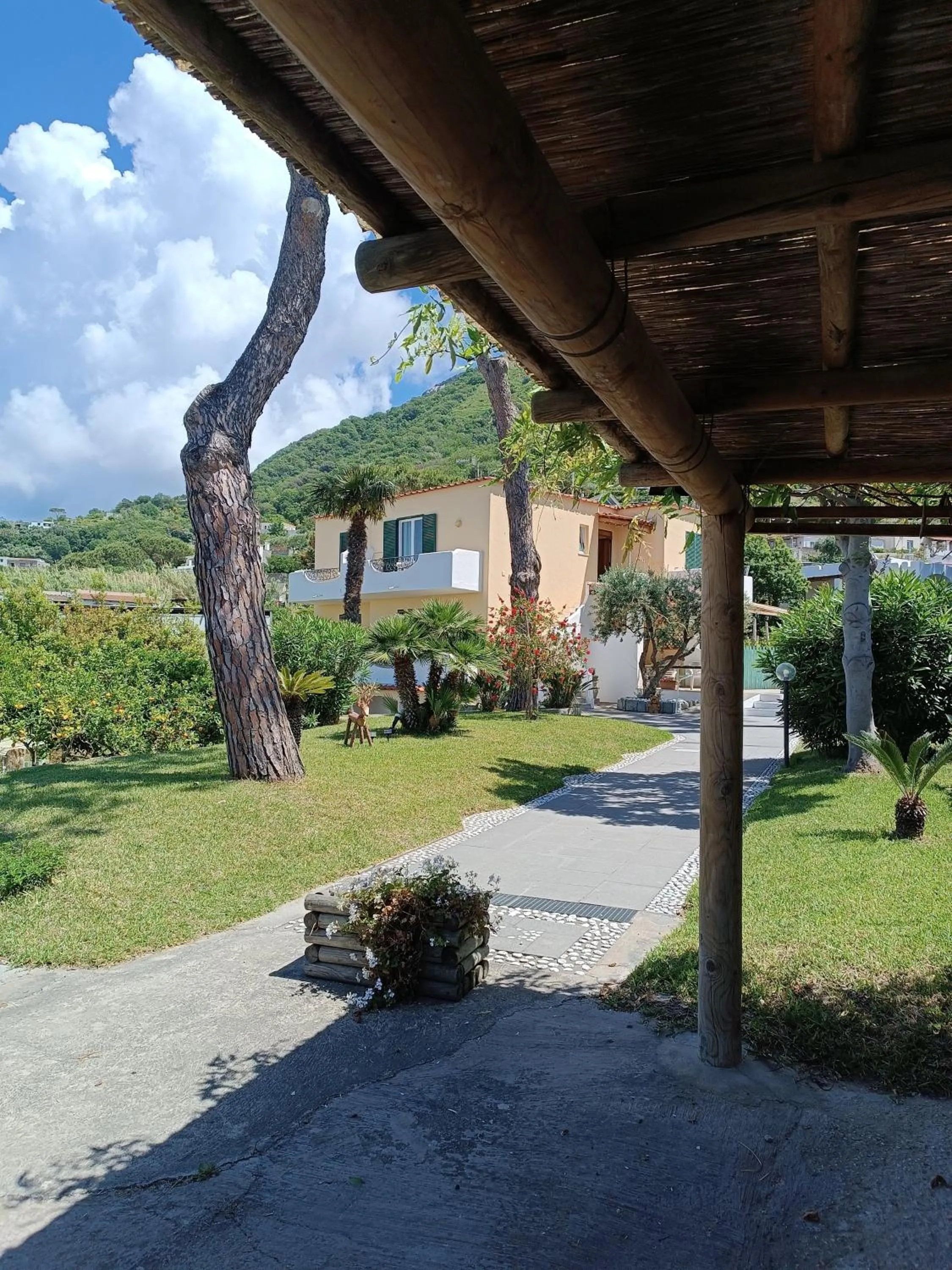 Property building in Villa Olivia Residence Ischia - Monolocali e Bilocali nel Verde con Piscine e Vista Mare