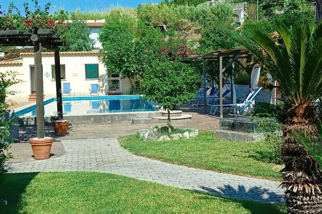 Villa Olivia Residence Ischia - Monolocali e Bilocali nel Verde con Piscine e Vista Mare