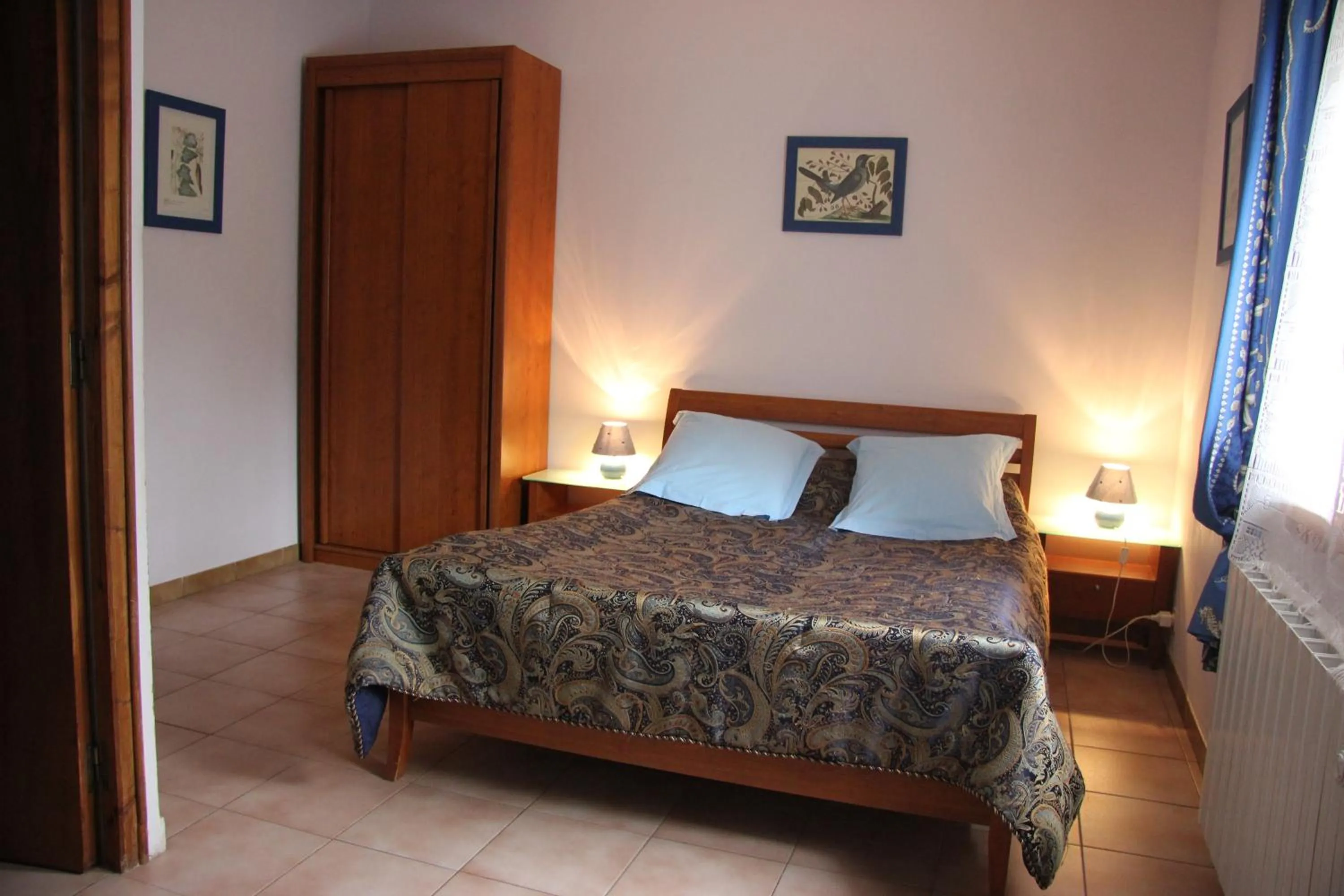 Decorative detail, Bed in Chambre d'Hôte "Chez Antoinette et Charles"