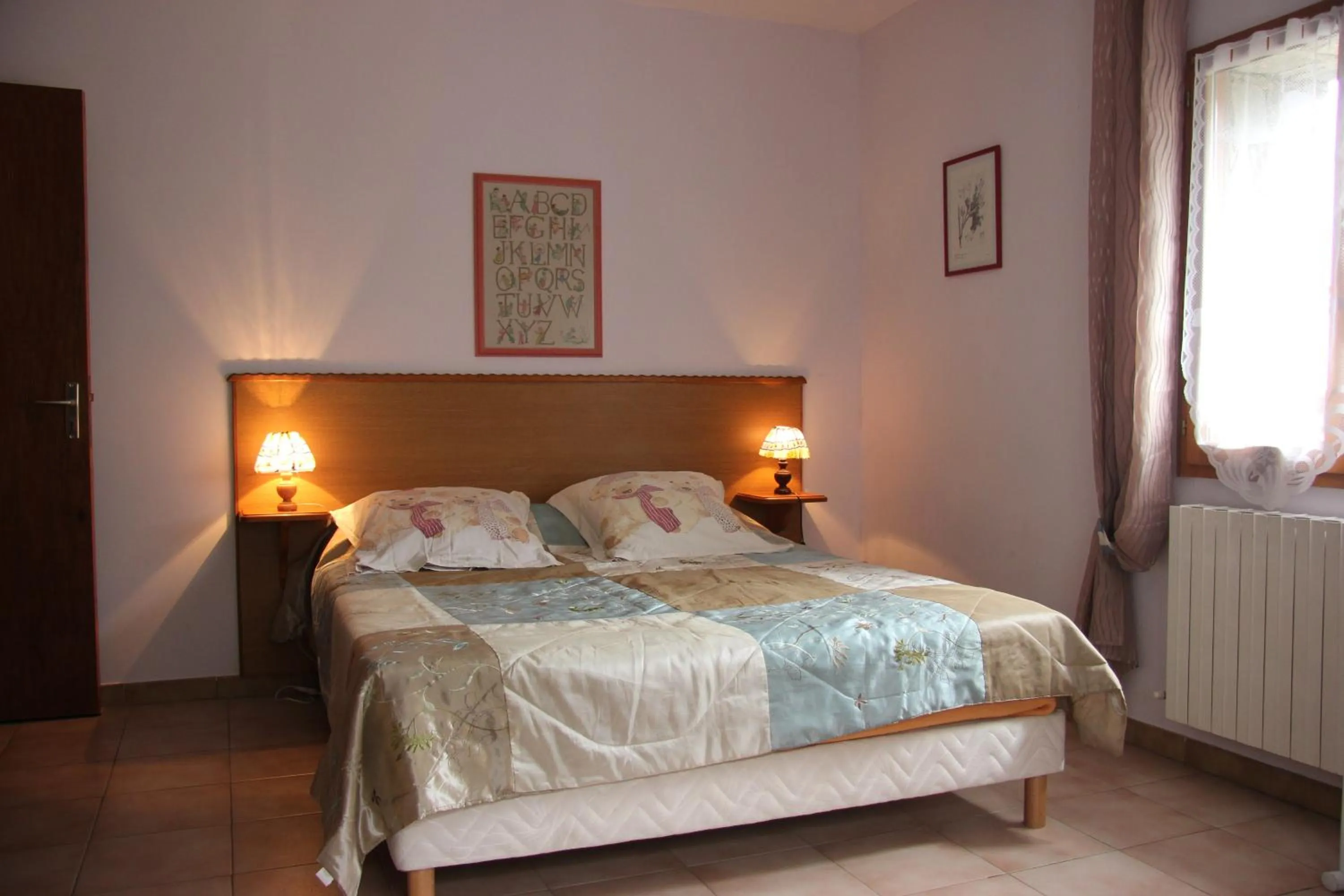 Decorative detail, Bed in Chambre d'Hôte "Chez Antoinette et Charles"