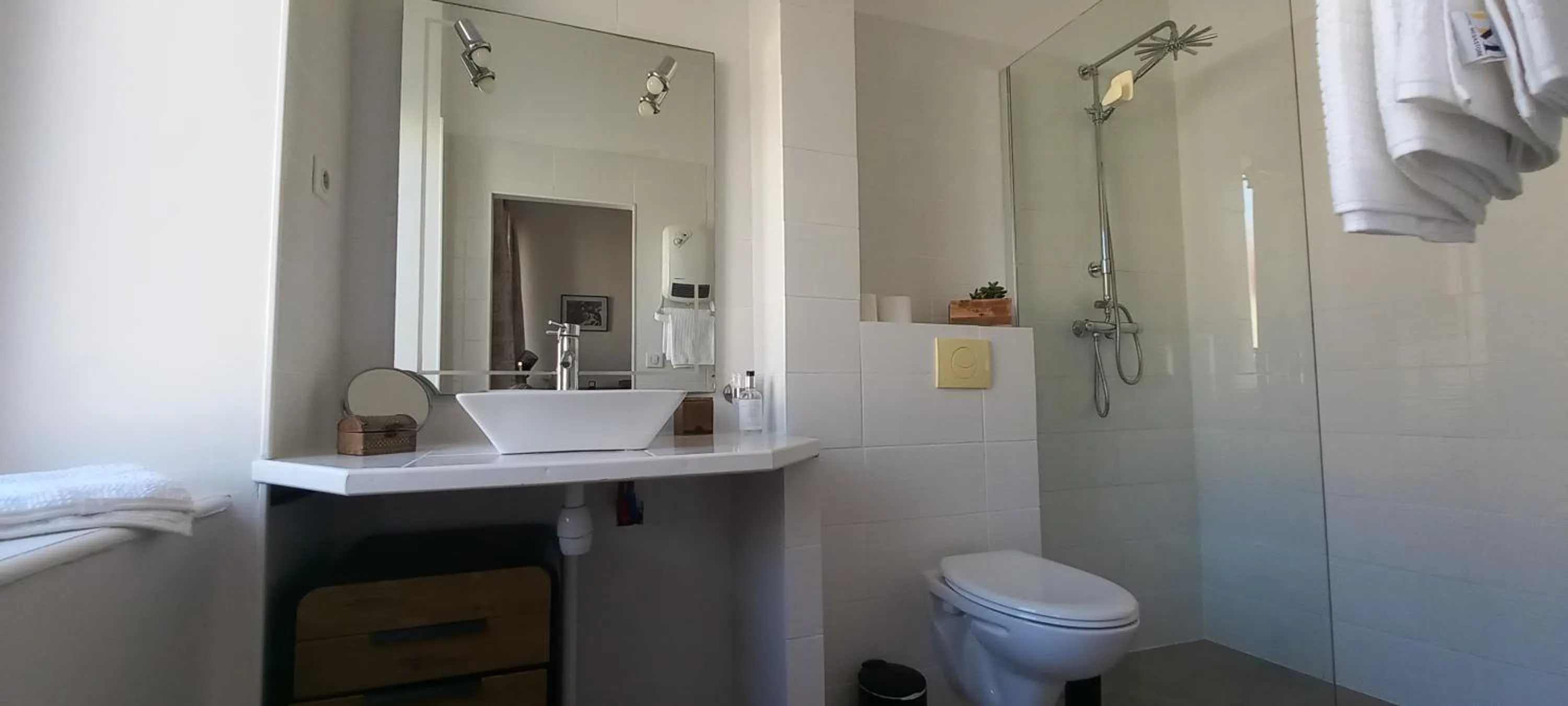 Shower in La maison de Malaurie