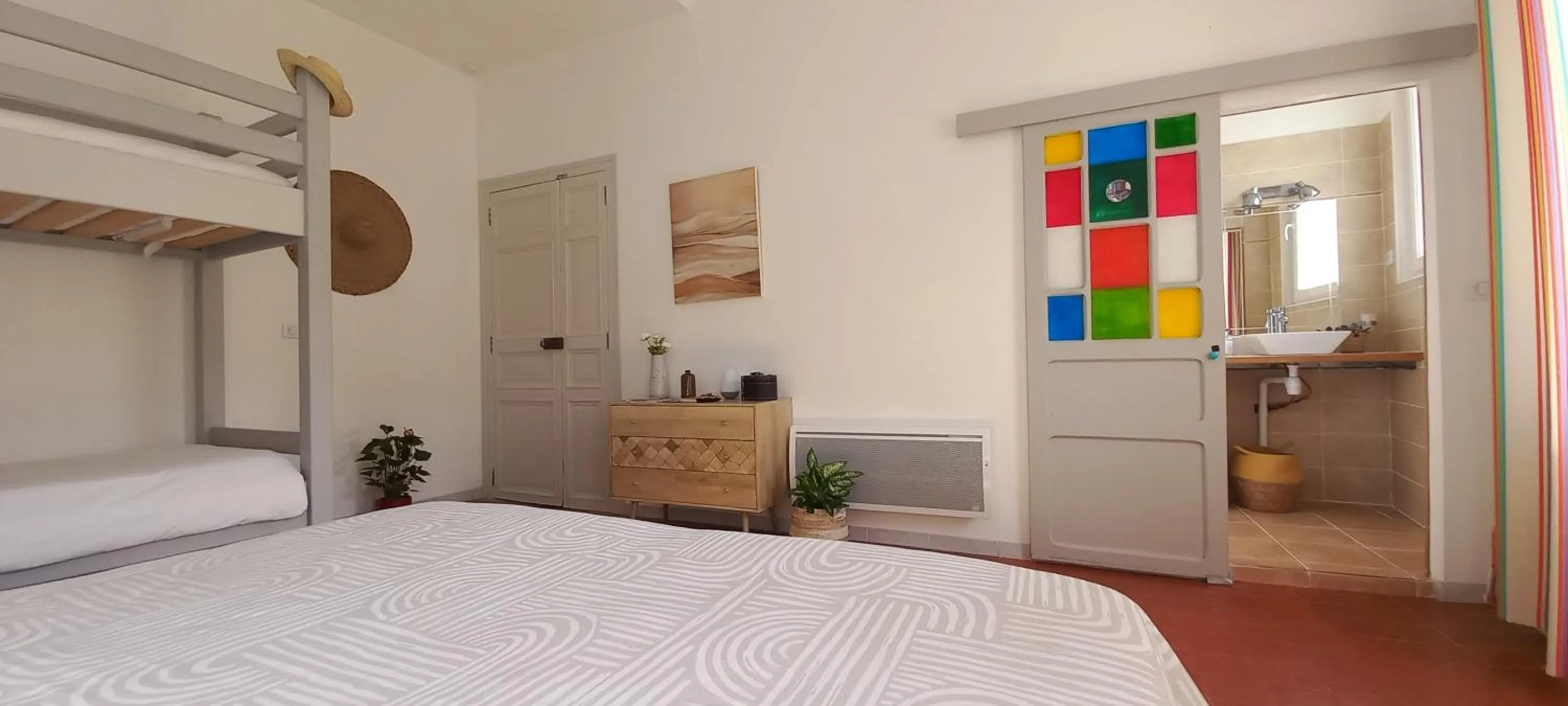 Photo of the whole room, Bed in La maison de Malaurie