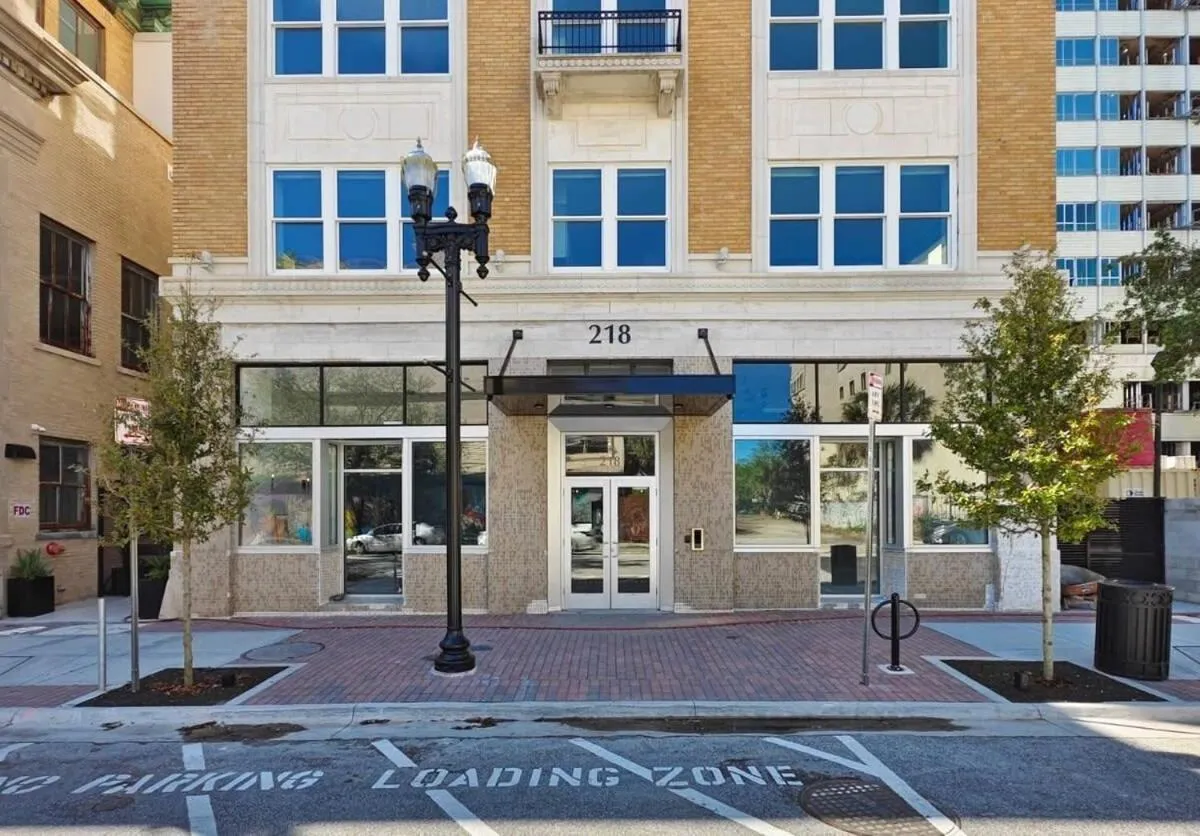 Fun Cozy Apts - 1 25 Mile Walk to TIAA Bnk Fld