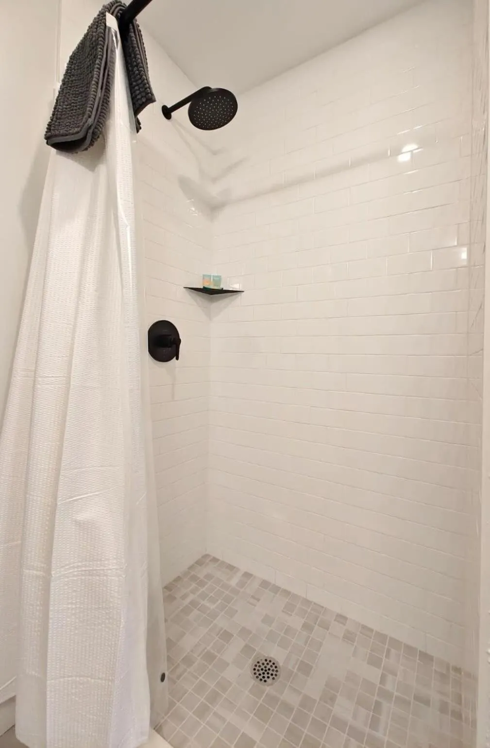 Fun Cozy Apts - 1 25 Mile Walk to TIAA Bnk Fld