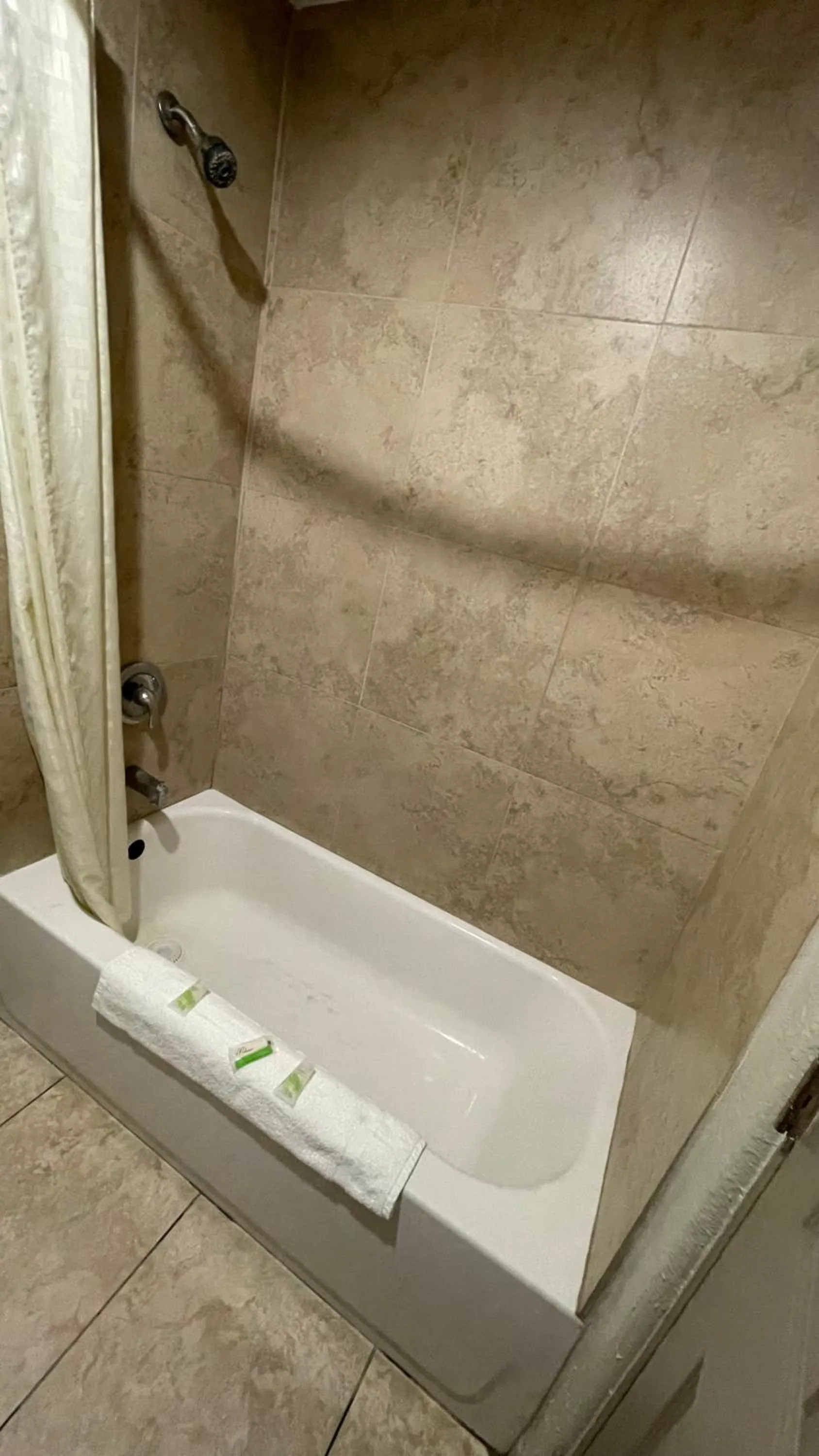 Bath in Western Lodge Phoenix Airport/Downtown