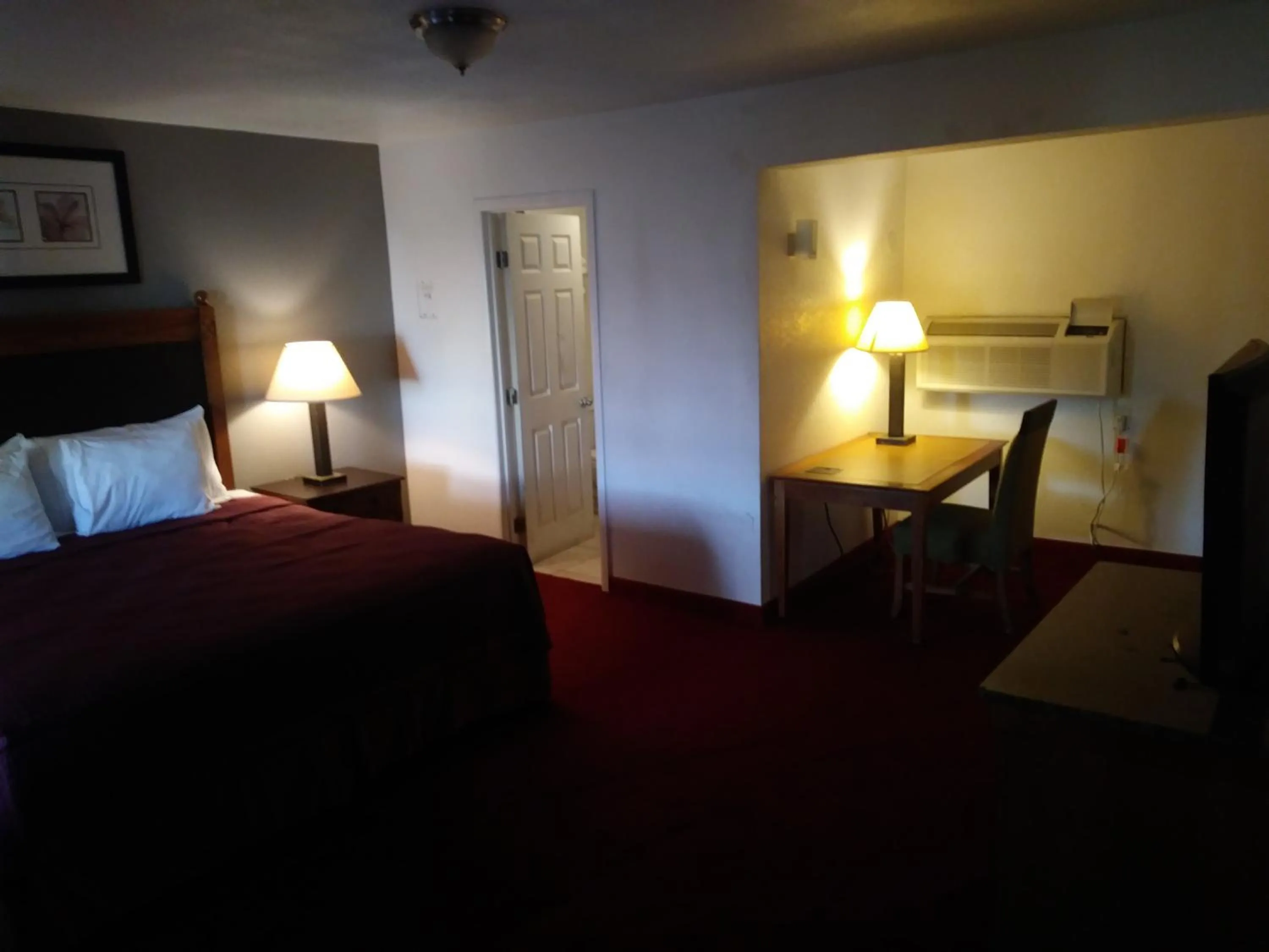 Bedroom, Bed in Western Lodge Phoenix Airport/Downtown