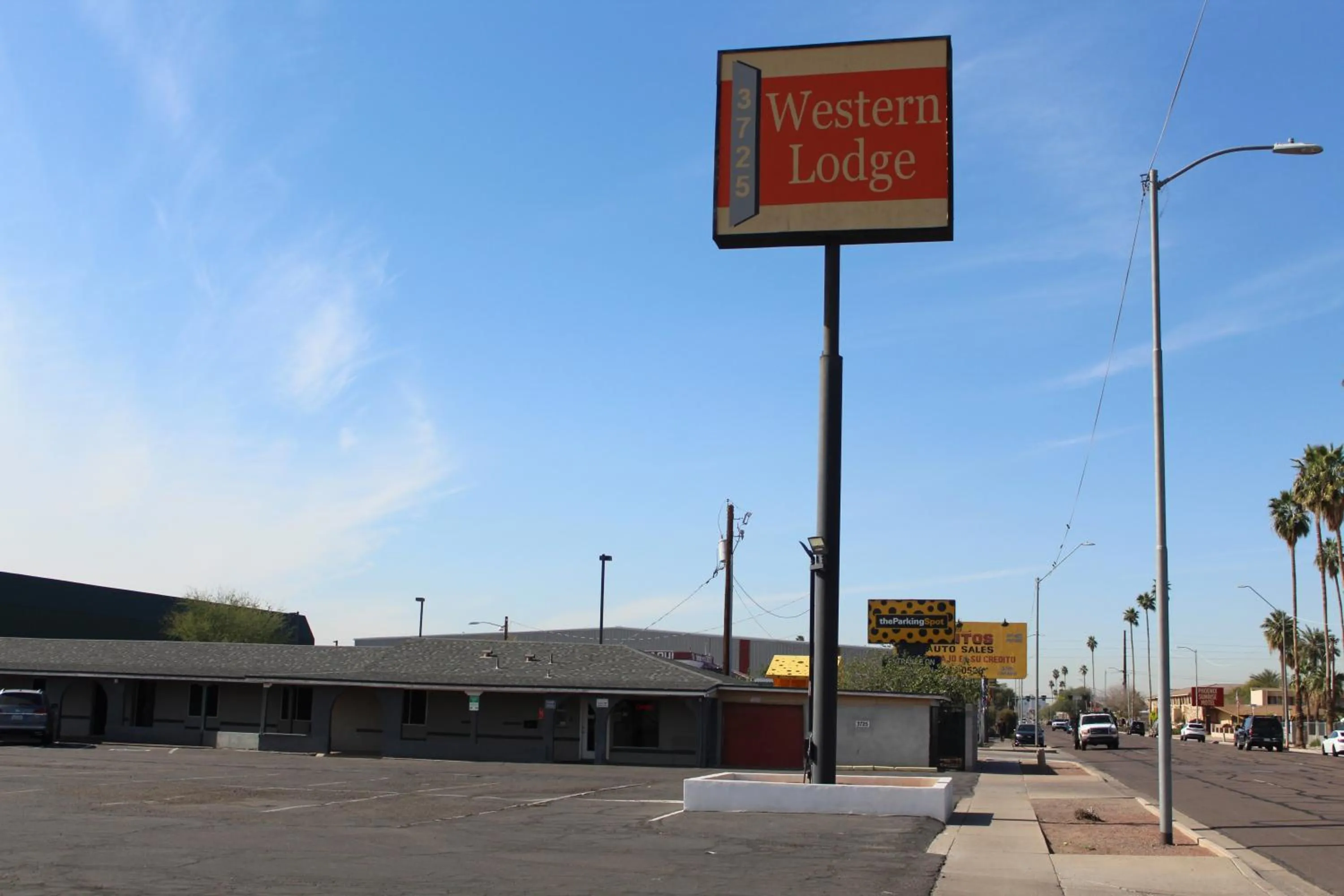 Property logo or sign in Western Lodge Phoenix Airport/Downtown