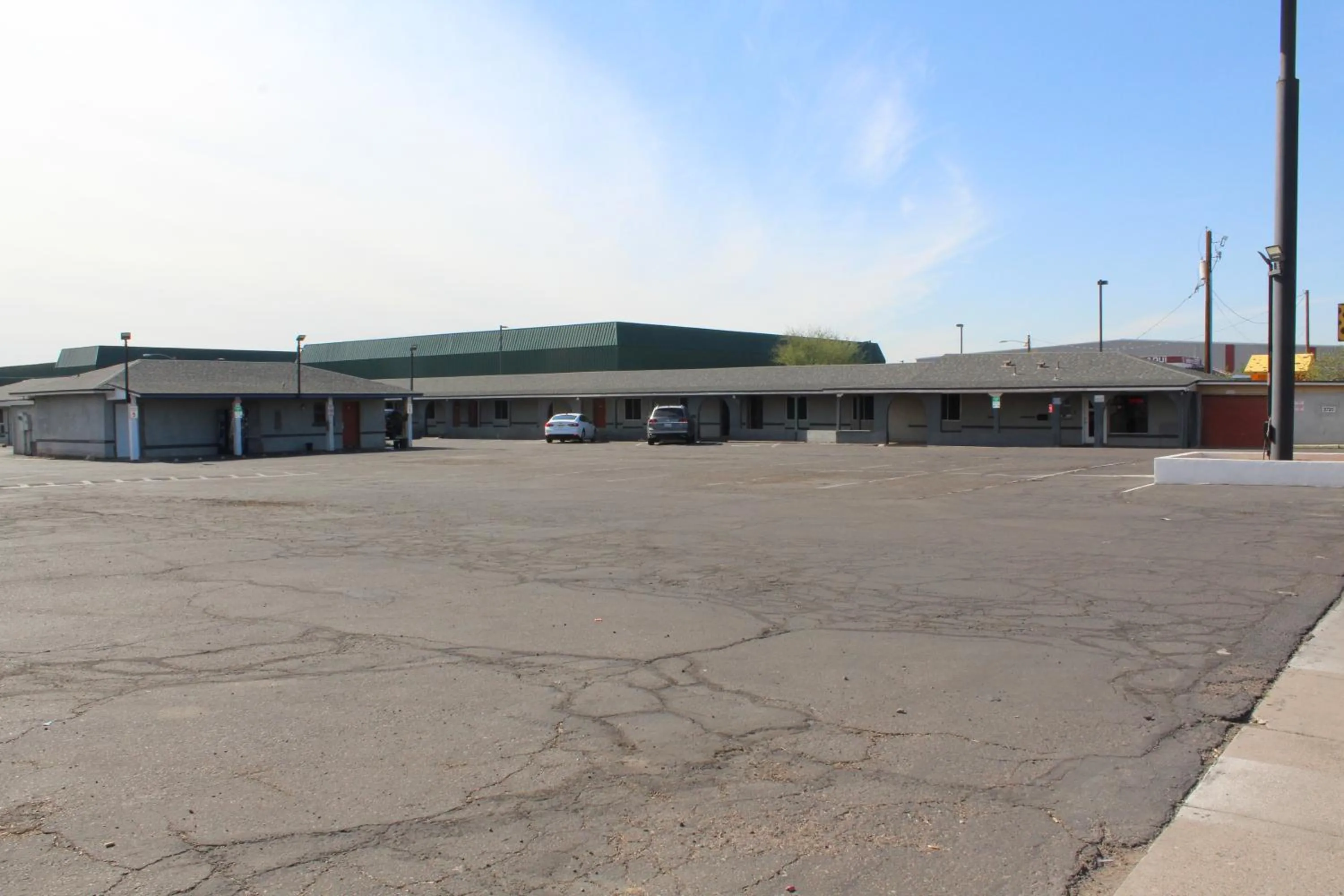 Property building in Western Lodge Phoenix Airport/Downtown