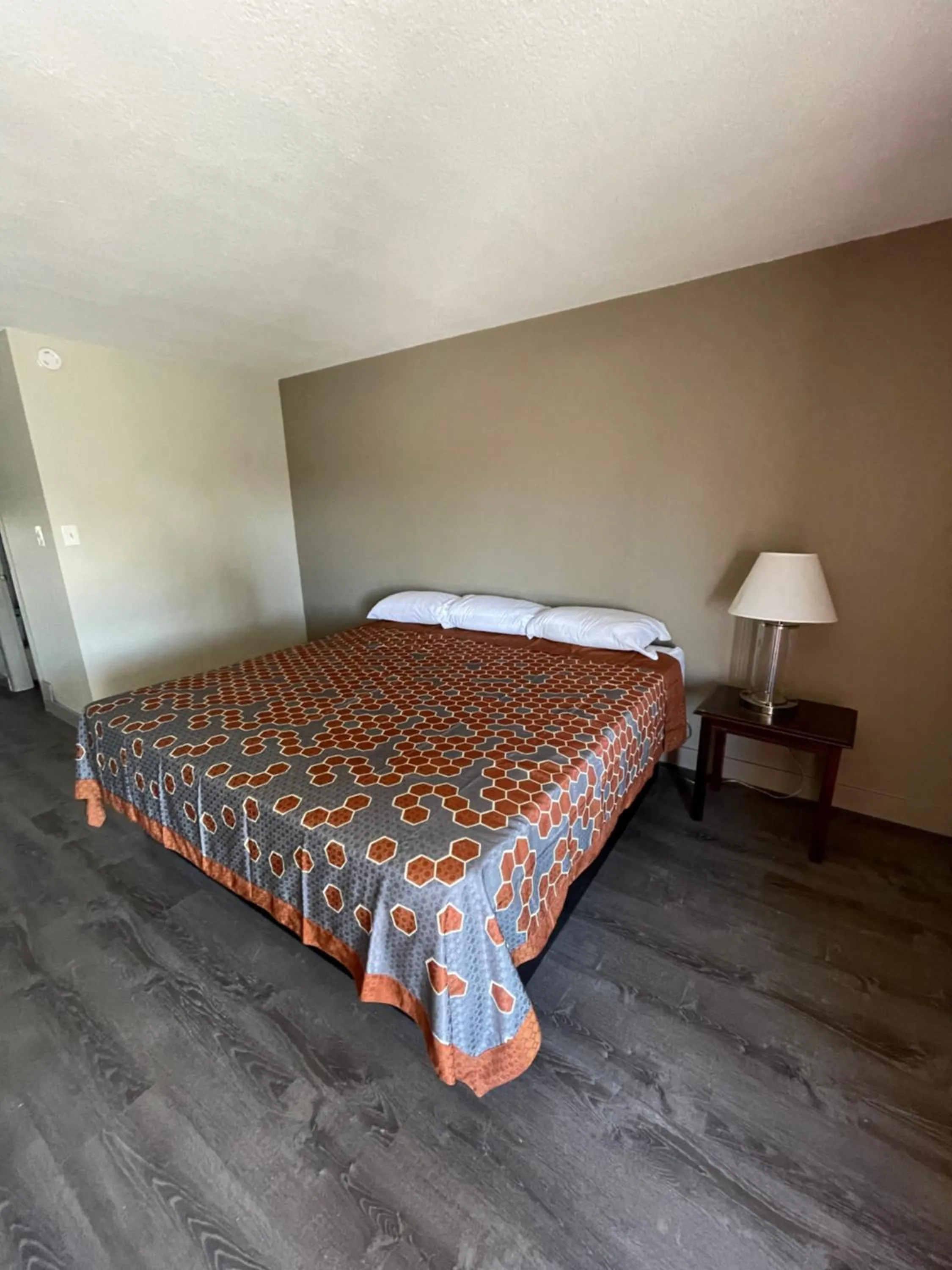 Bed in Western Lodge Phoenix Airport/Downtown