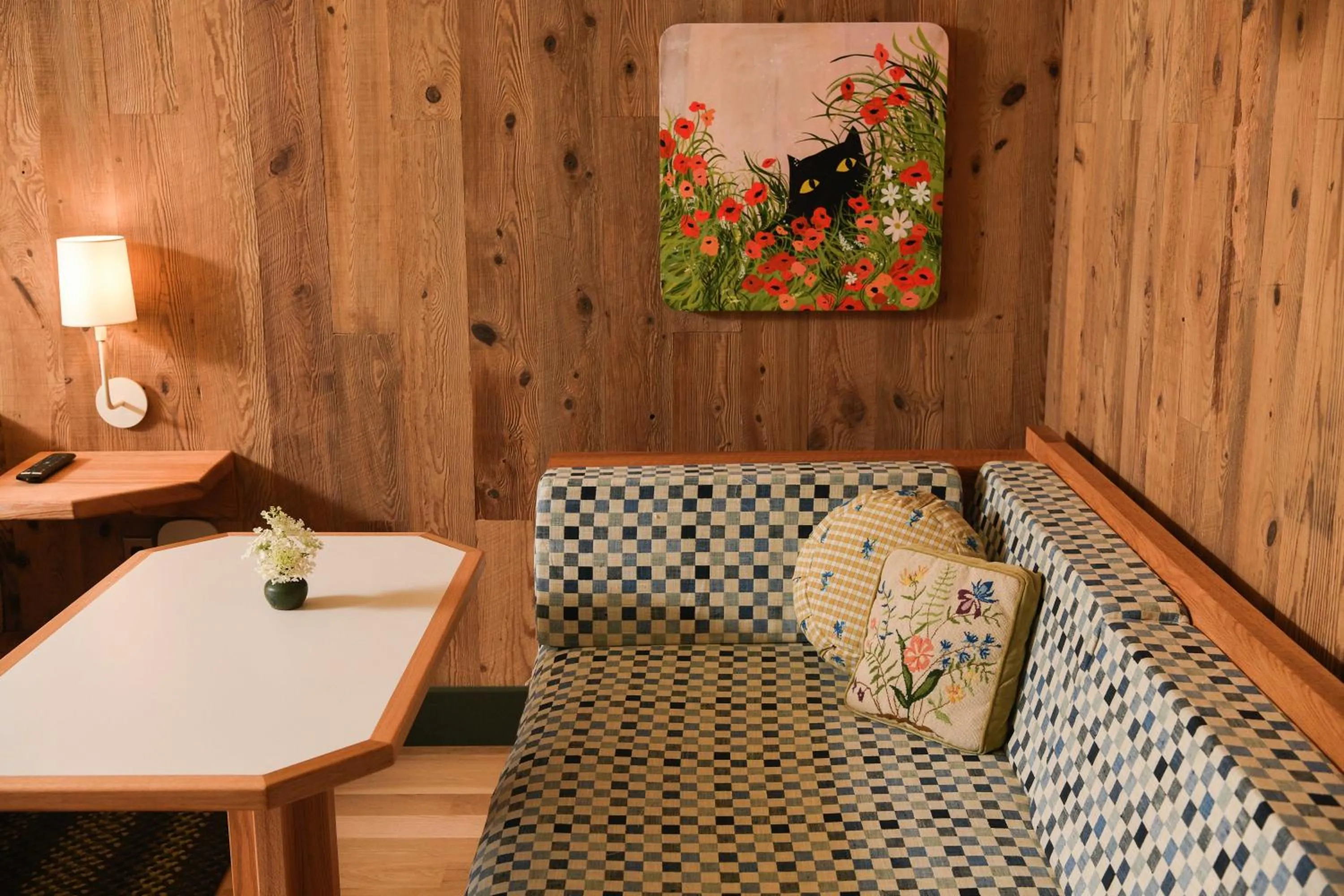 Seating area in Little Cat Lodge