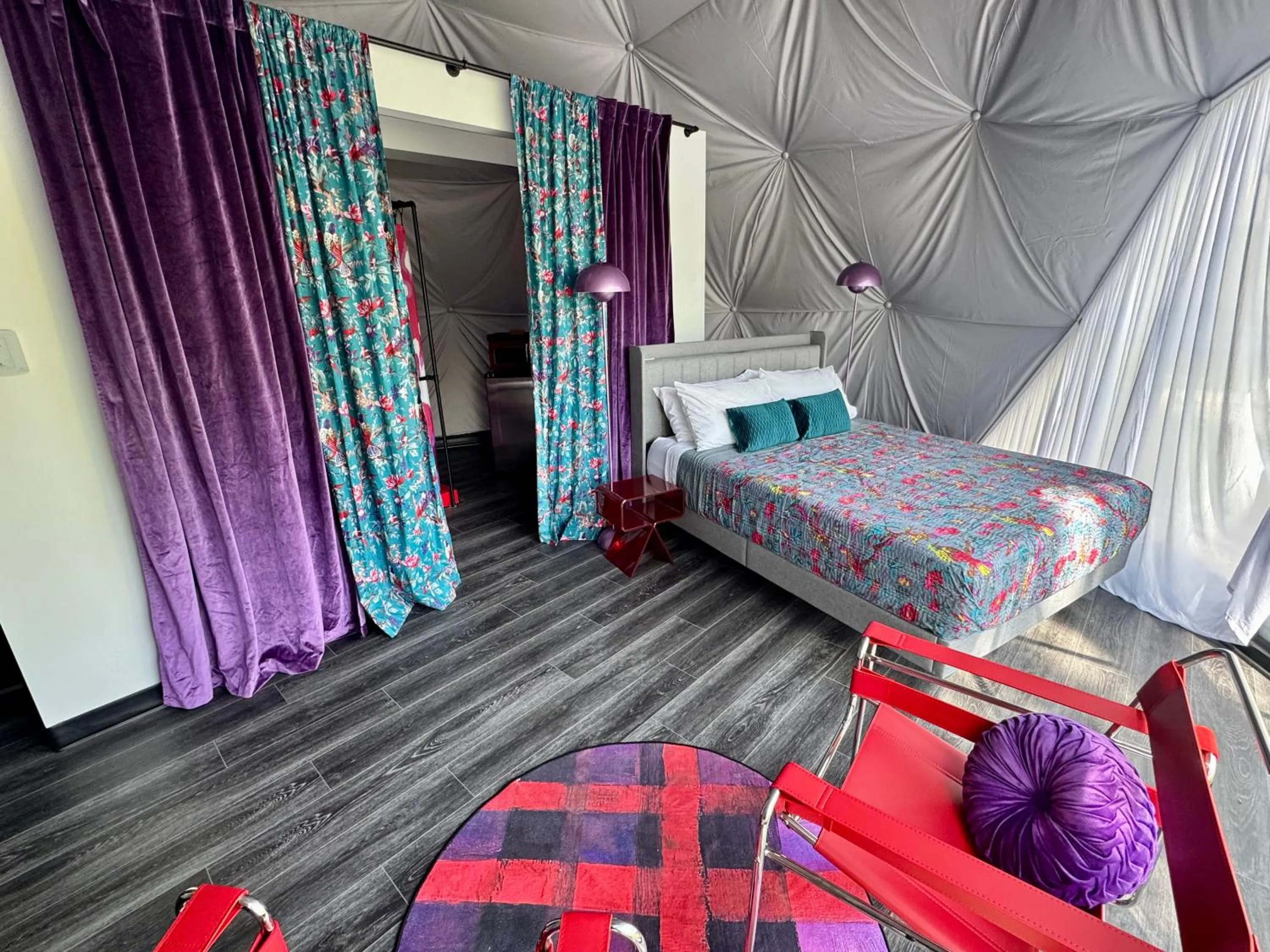 Photo of the whole room, Bed in DayDreamer Domes