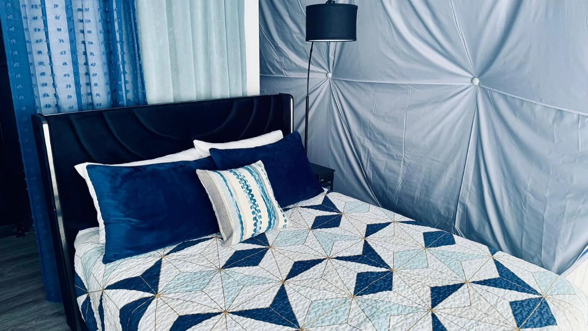 Bed in DayDreamer Domes