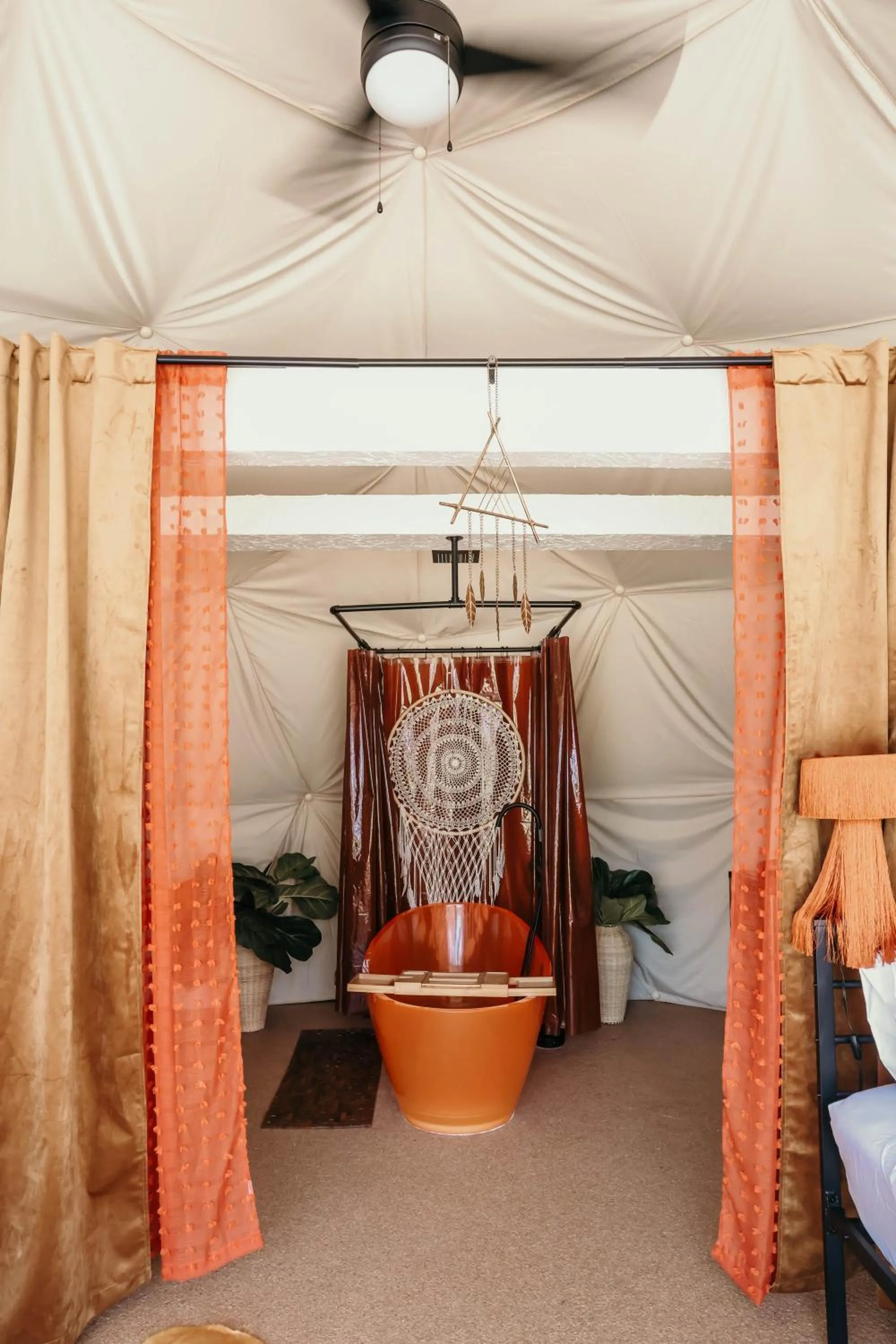 Bath, Bed in DayDreamer Domes