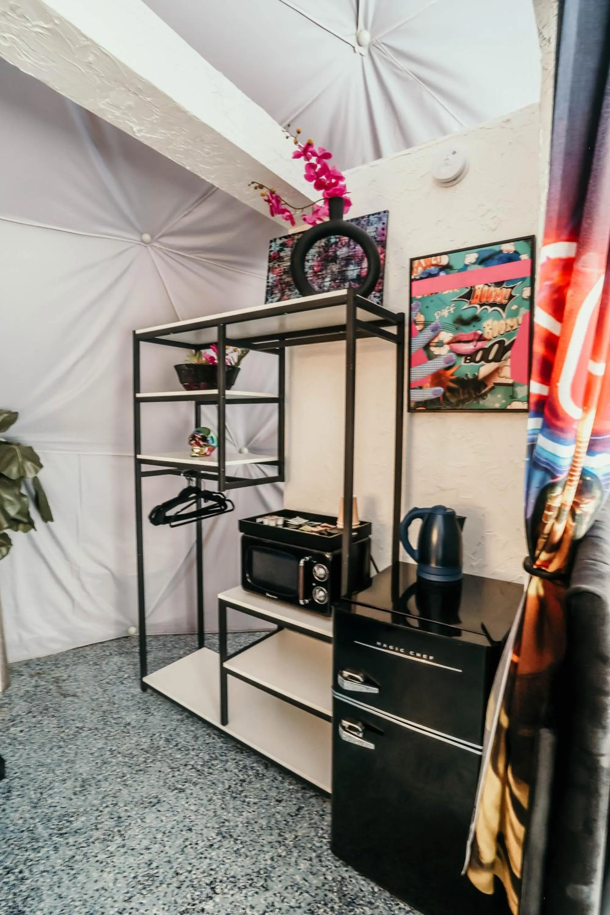 Kitchen or kitchenette in DayDreamer Domes