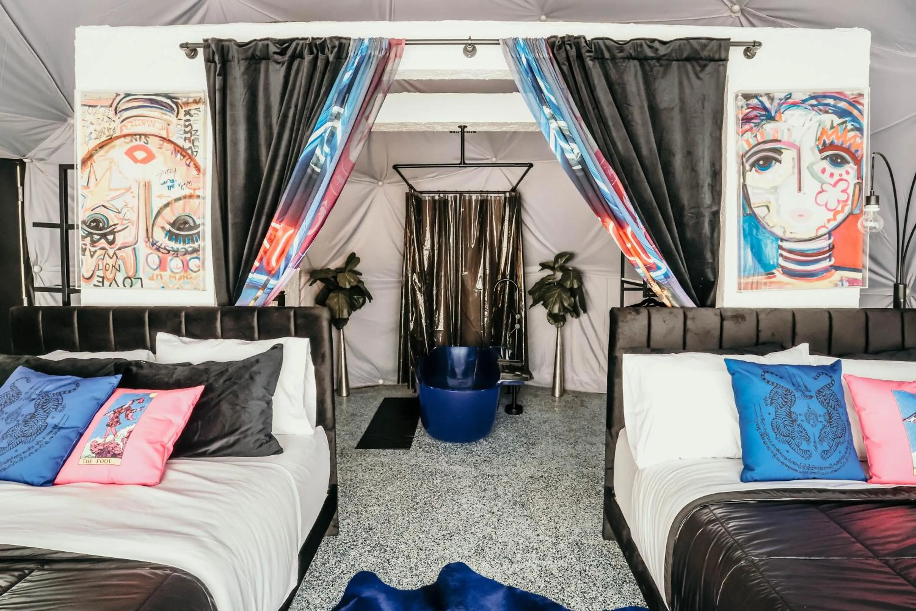 Photo of the whole room, Bed in DayDreamer Domes