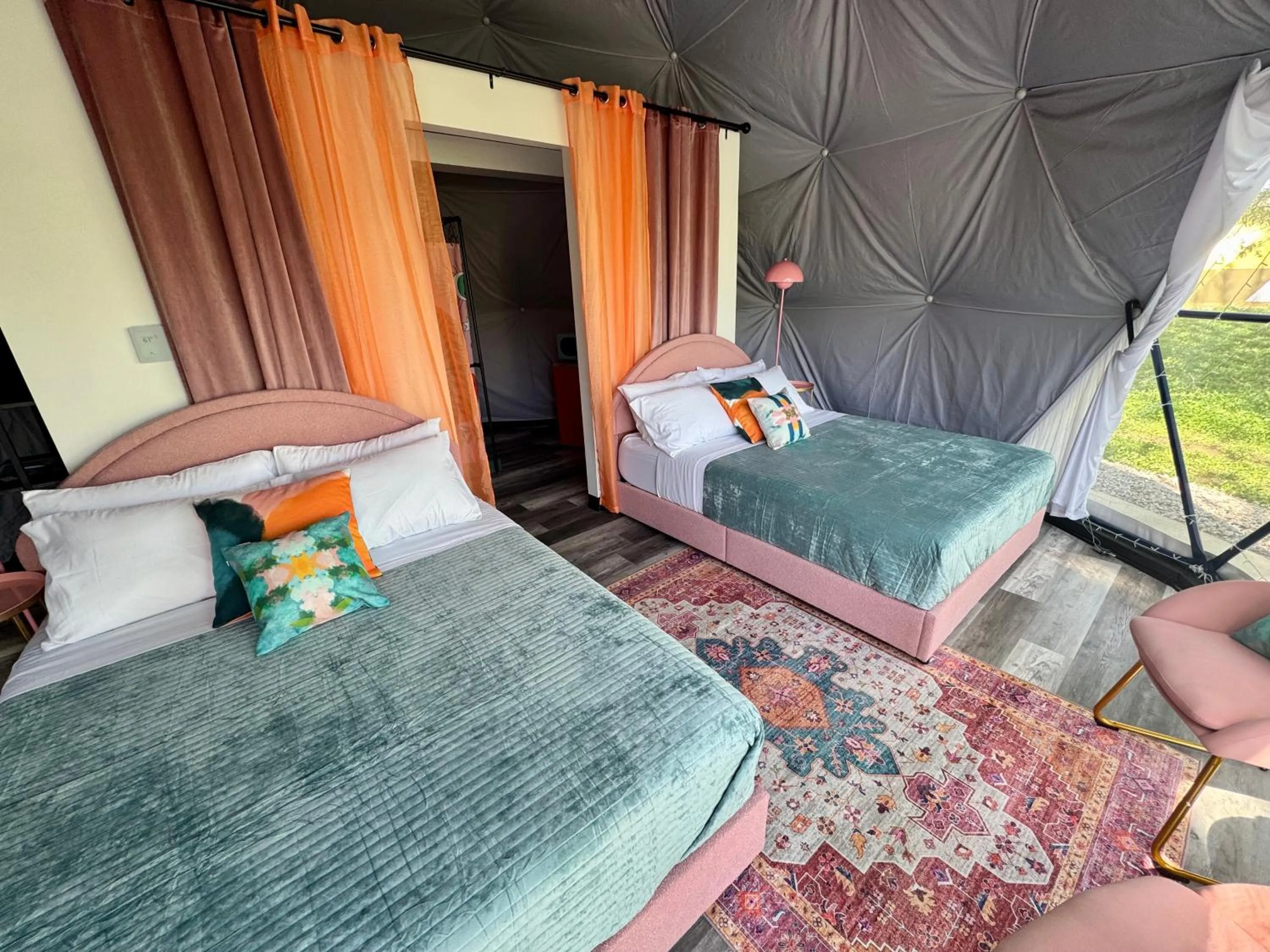 Photo of the whole room, Bed in DayDreamer Domes