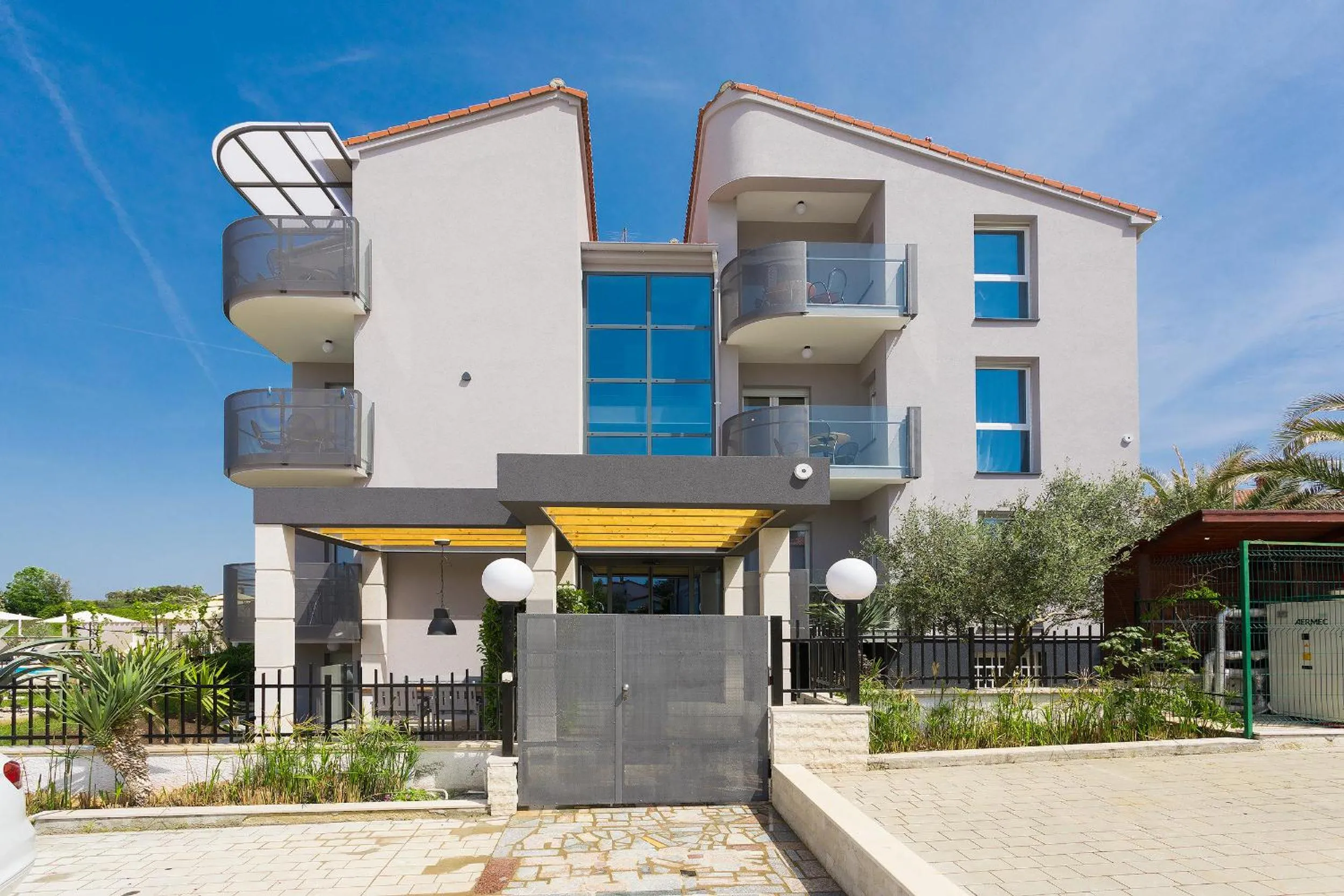 Property building in Astinian apartments Jadranka