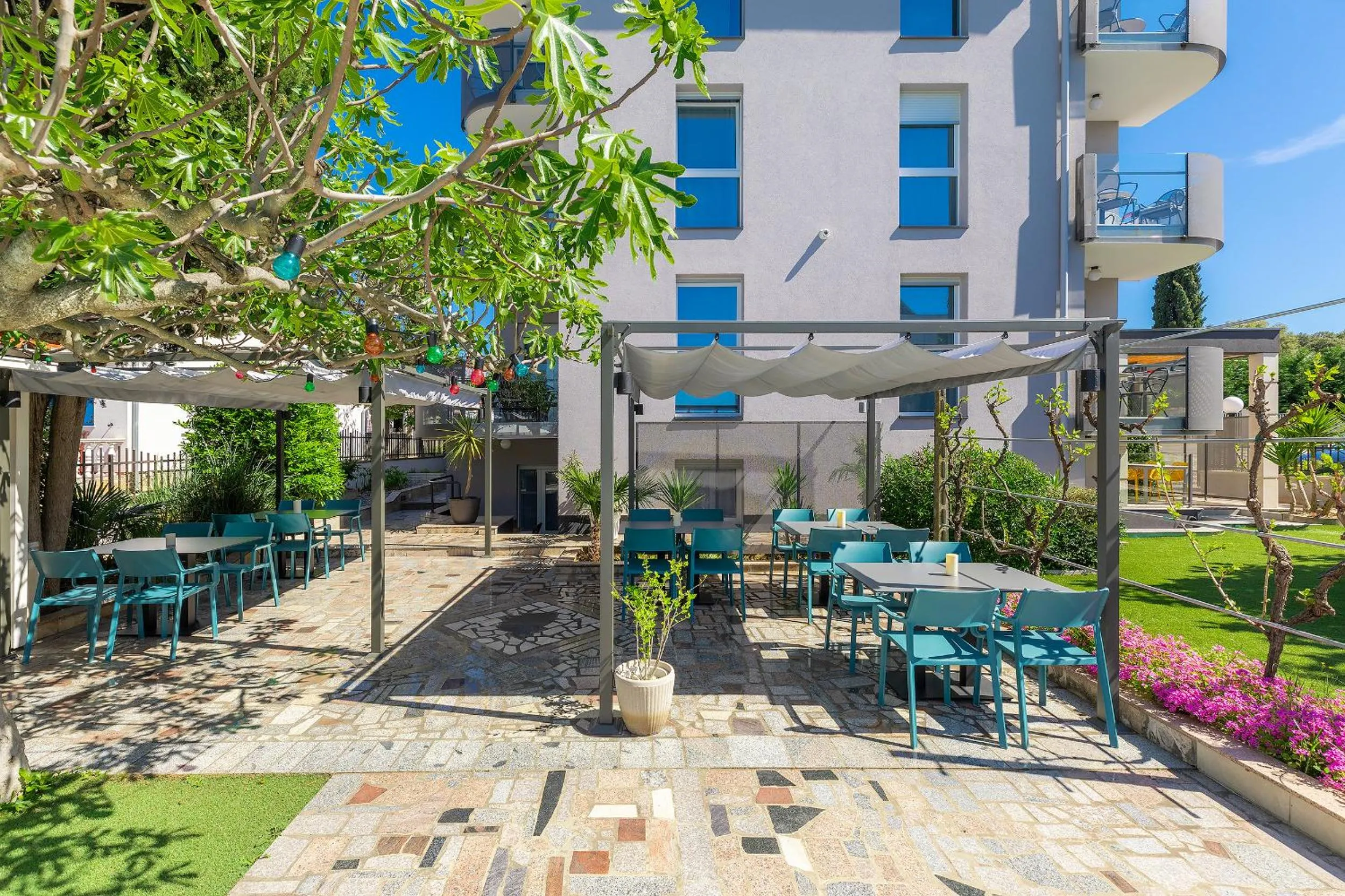 Property building in Astinian apartments Jadranka