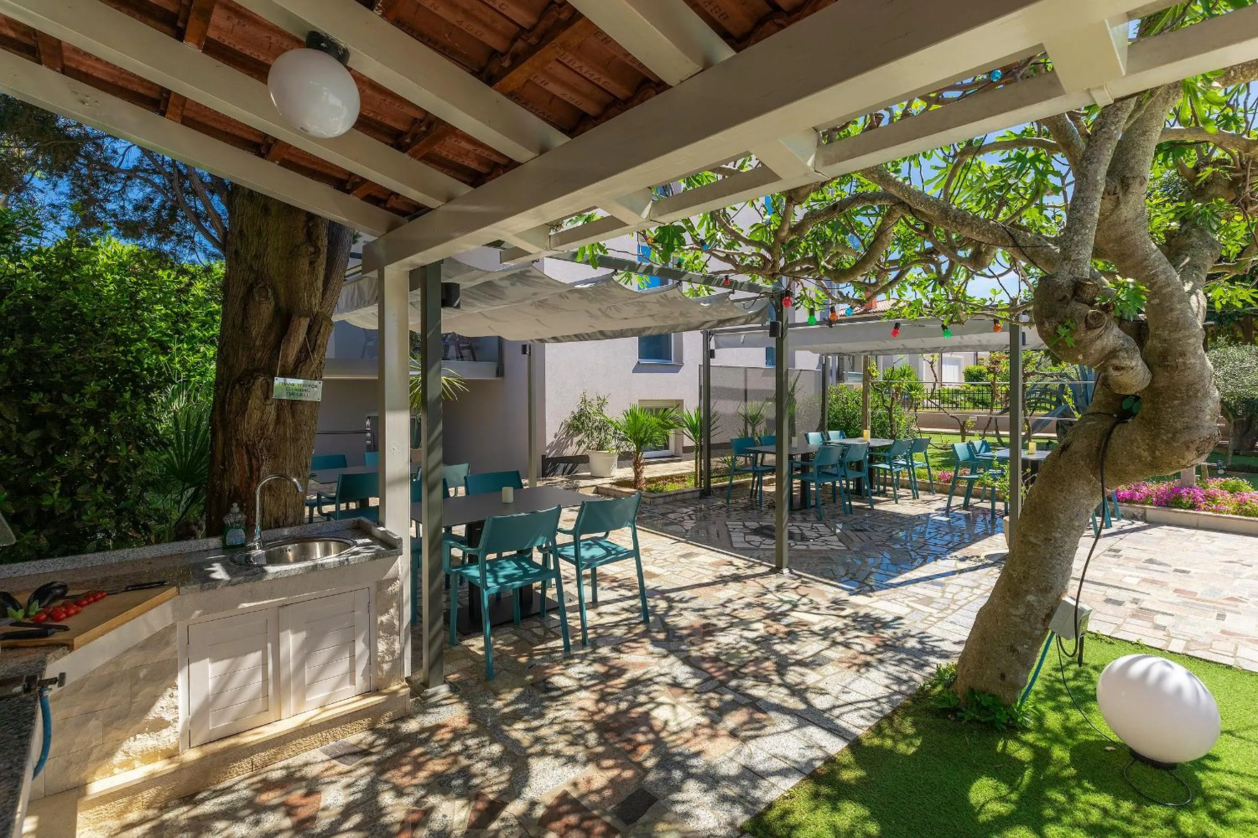 Property building in Astinian apartments Jadranka