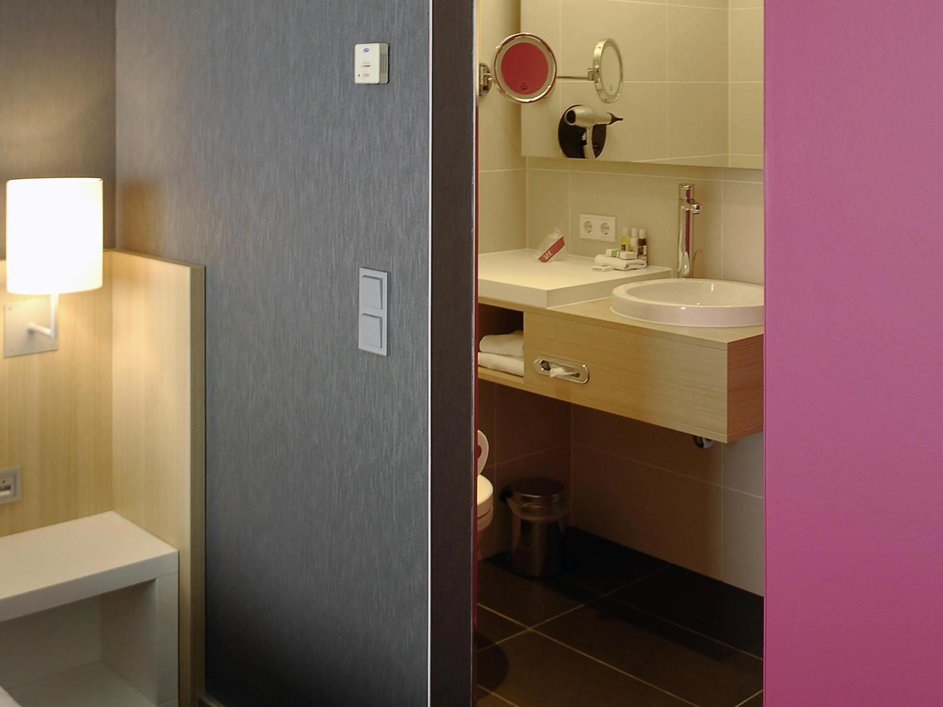 Bedroom in Mercure Amsterdam City Hotel