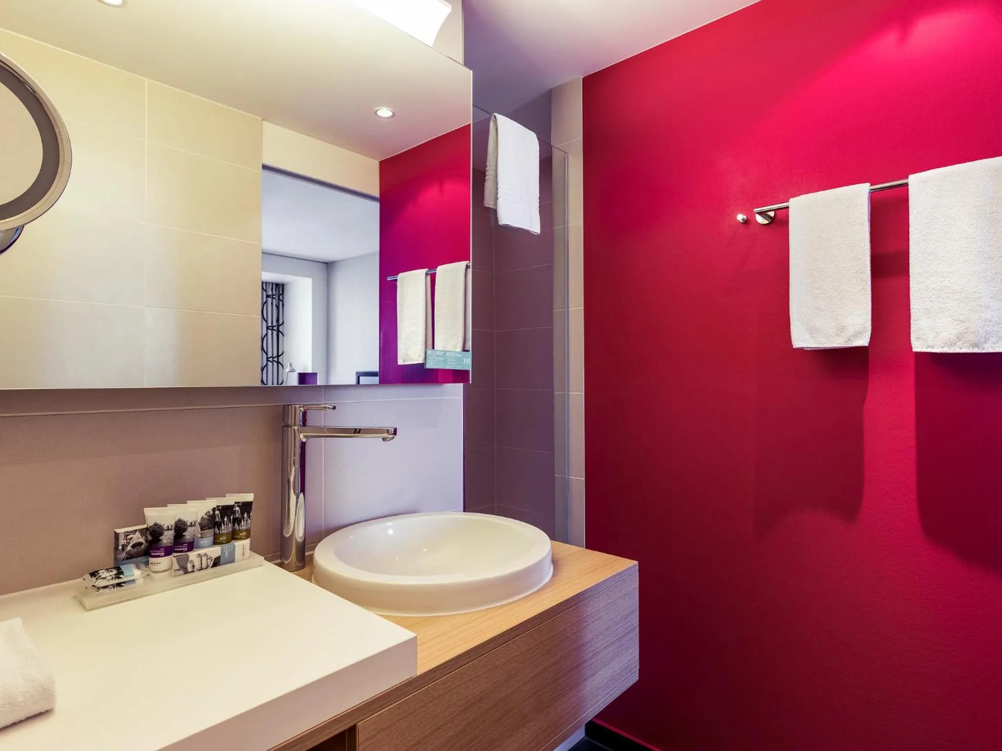 Bathroom in Mercure Amsterdam City Hotel