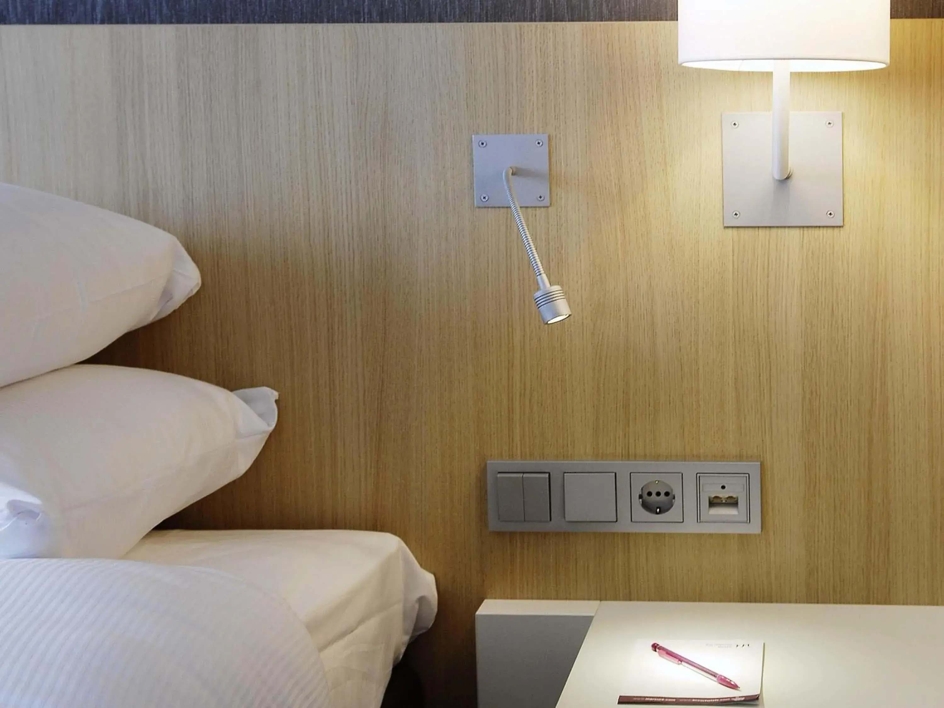 Bedroom in Mercure Amsterdam City Hotel Bedroom in Mercure Amsterdam City Hotel